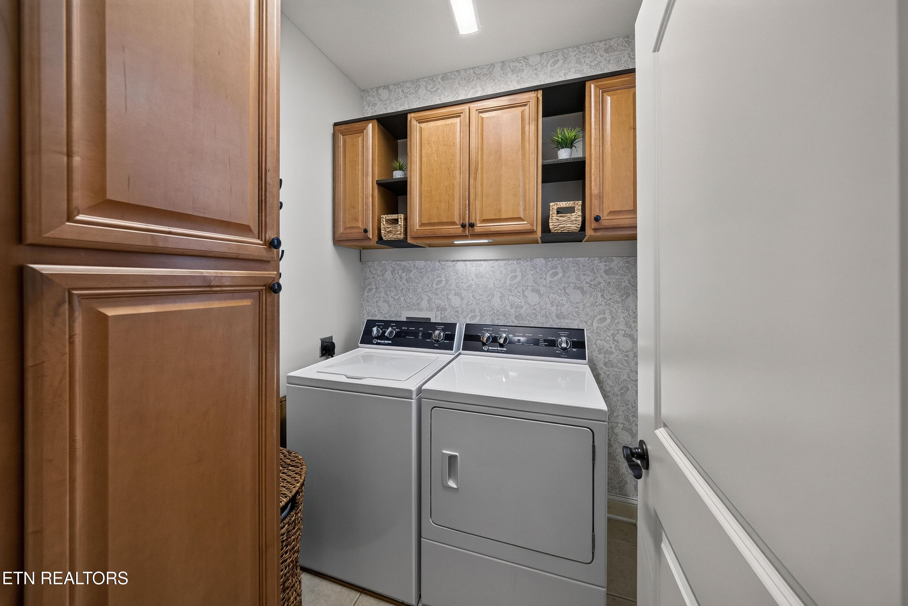 16 Laundry Room includes Washer Dryer - 2626 Nicholas View Lane, Knoxville, TN 37931