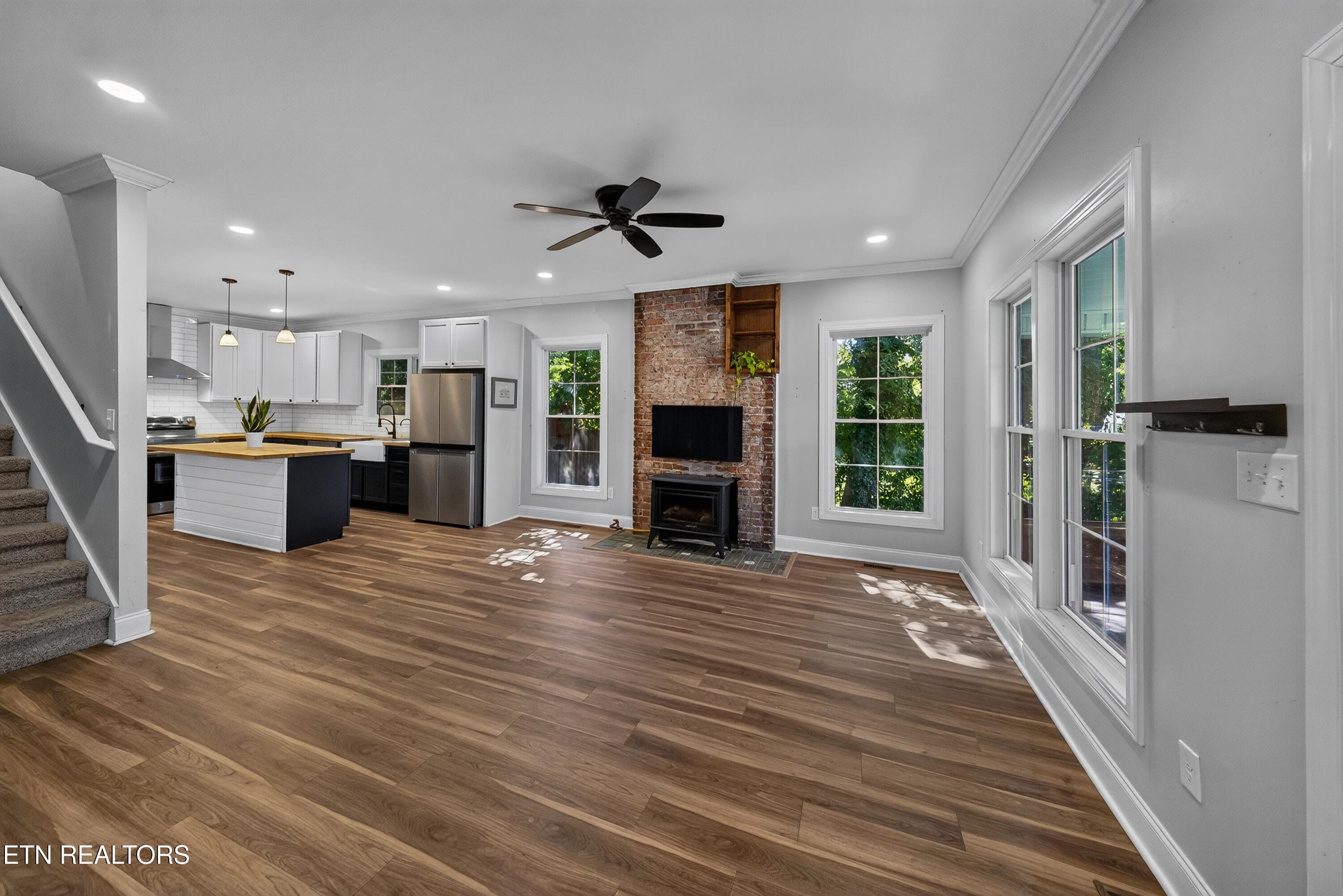 Family Room - 1613 Dunbar St, Knoxville, TN 37921