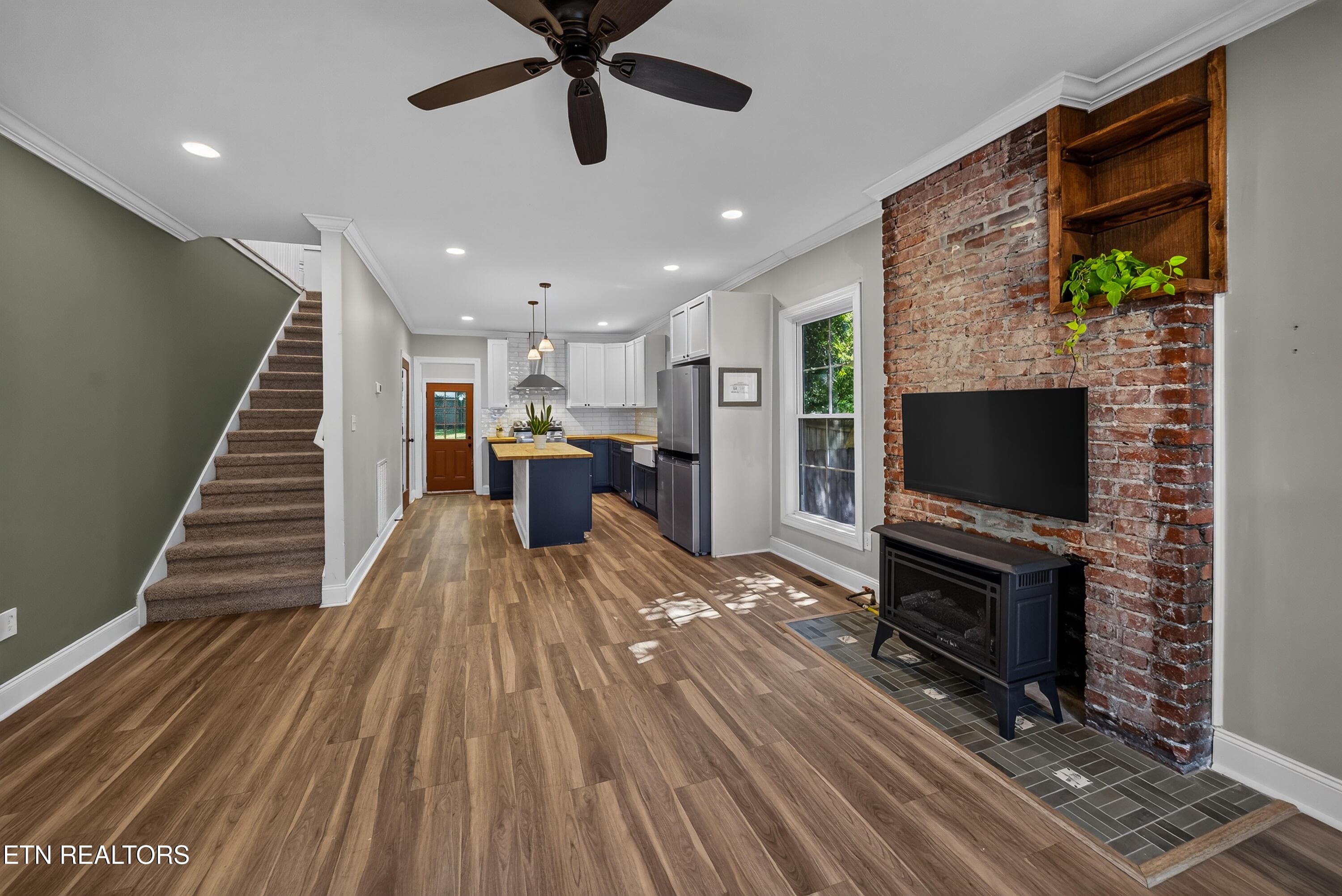 Family Room - 1613 Dunbar St, Knoxville, TN 37921