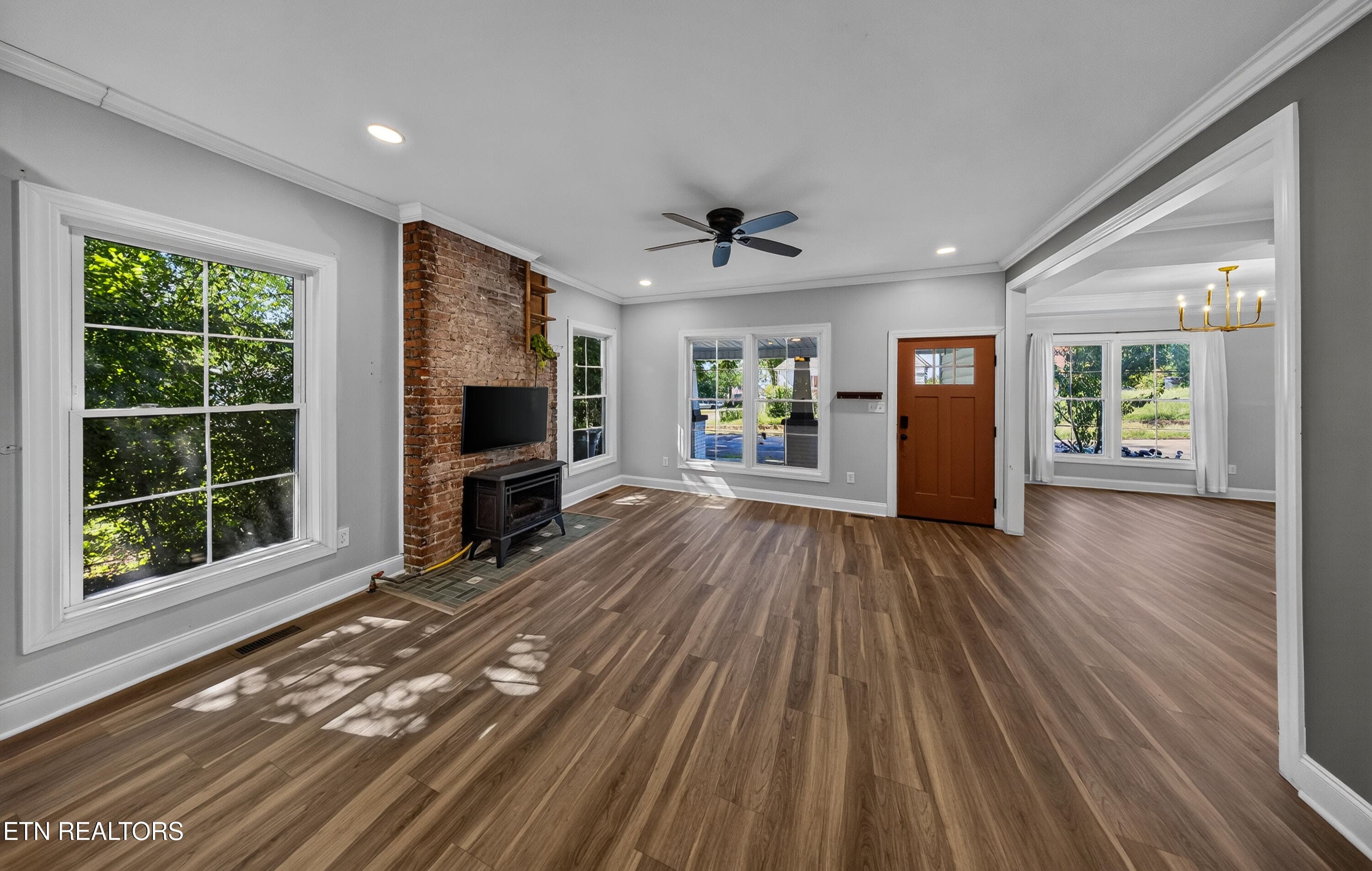 Family Room - 1613 Dunbar St, Knoxville, TN 37921