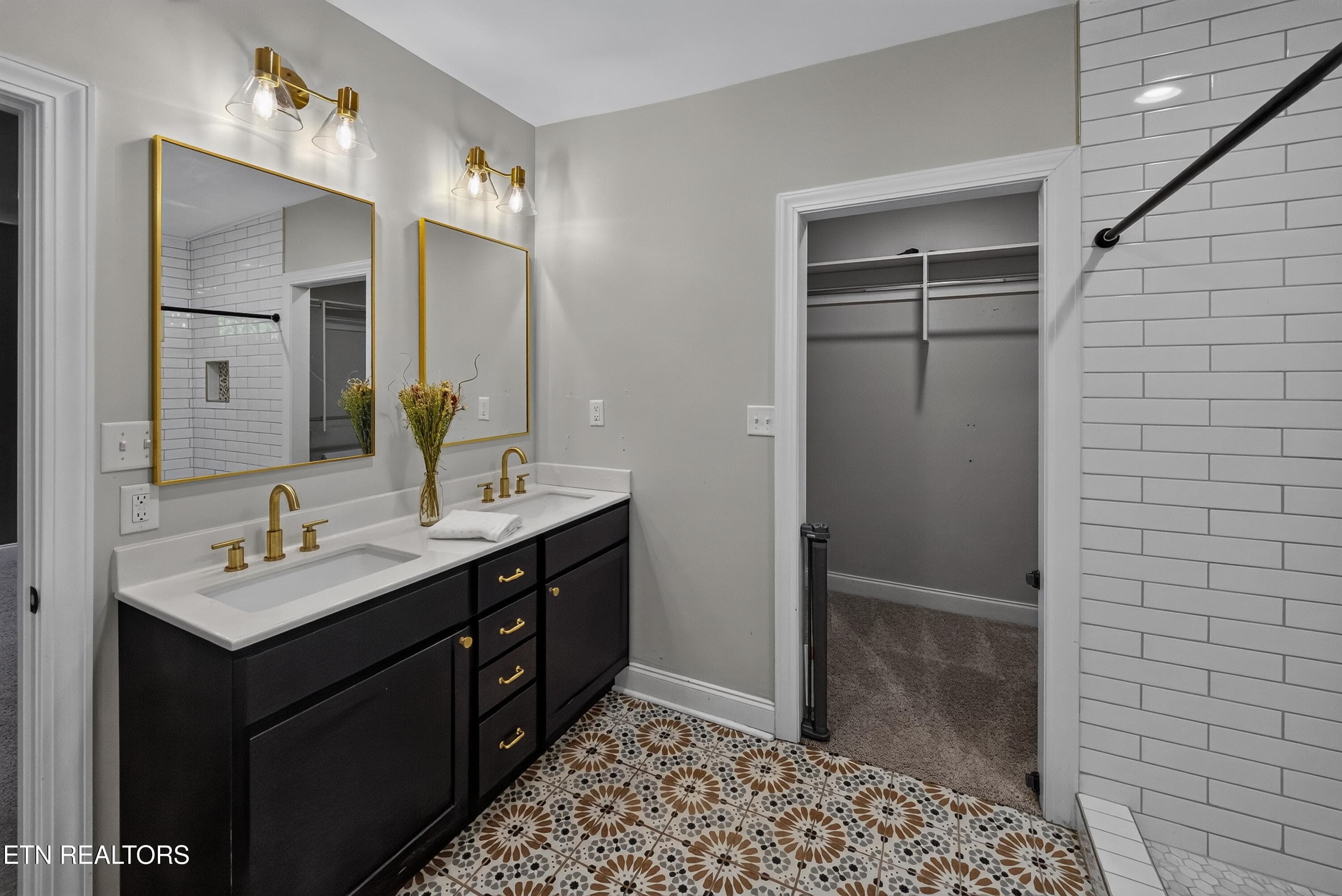 Primary Bath - 1613 Dunbar St, Knoxville, TN 37921