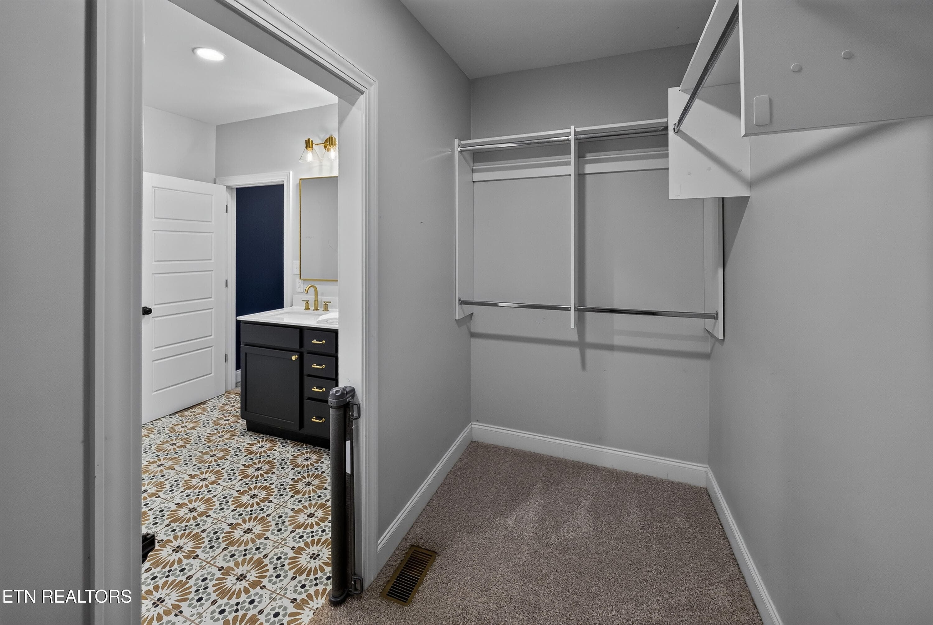 Master Closet - 1613 Dunbar St, Knoxville, TN 37921