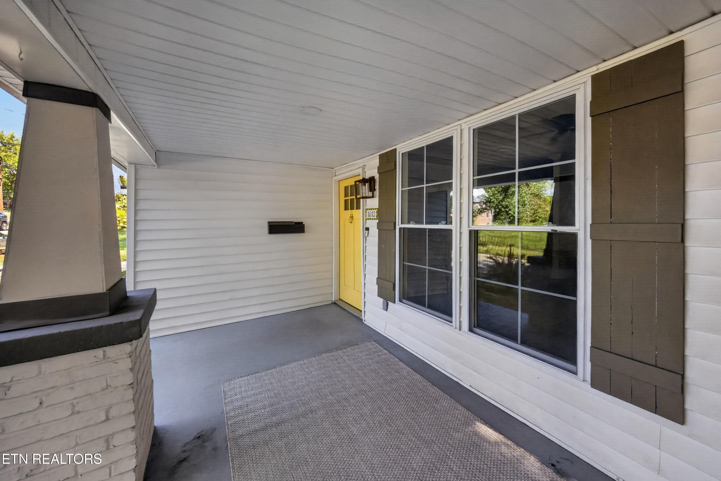 Covered Front Porch - 1613 Dunbar St, Knoxville, TN 37921