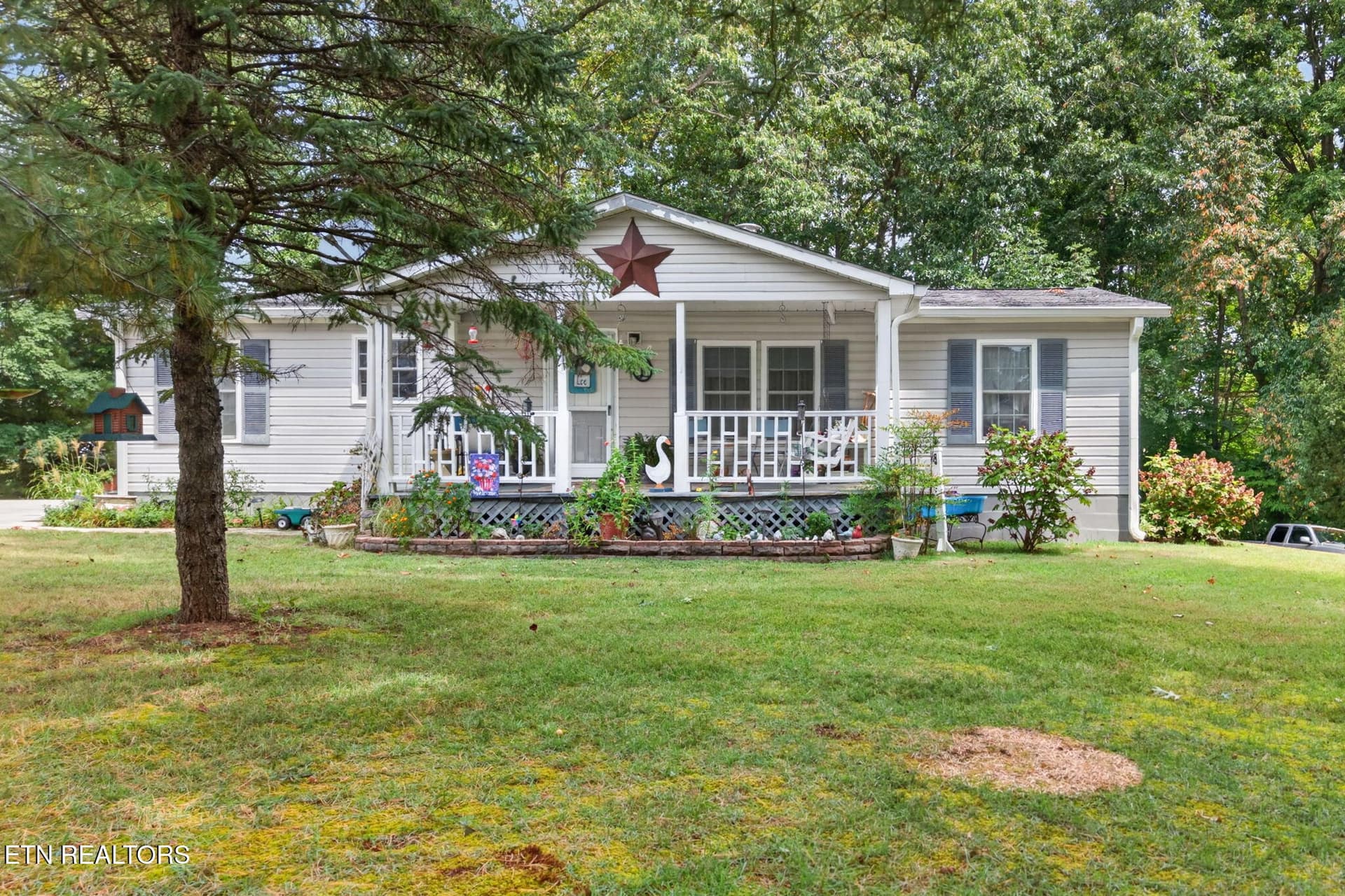 1100 Reeder Rd, Byrdstown, TN 38549