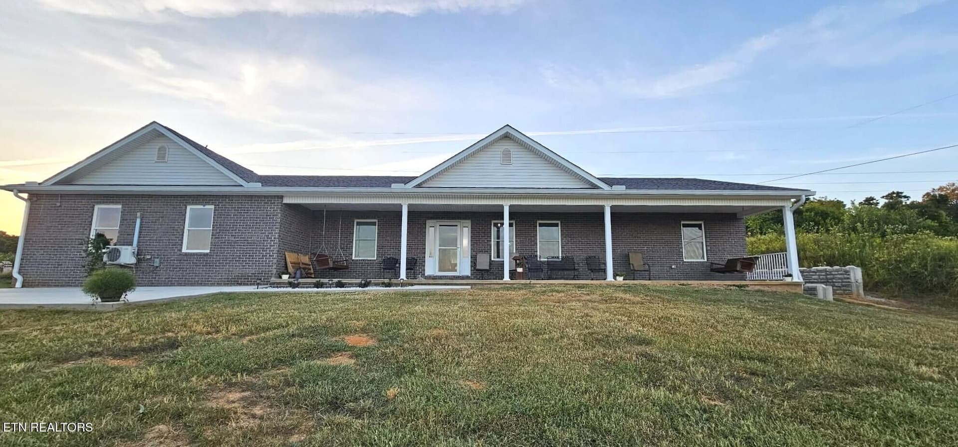 1385 Valley Home Rd, Dandridge, TN 37725
