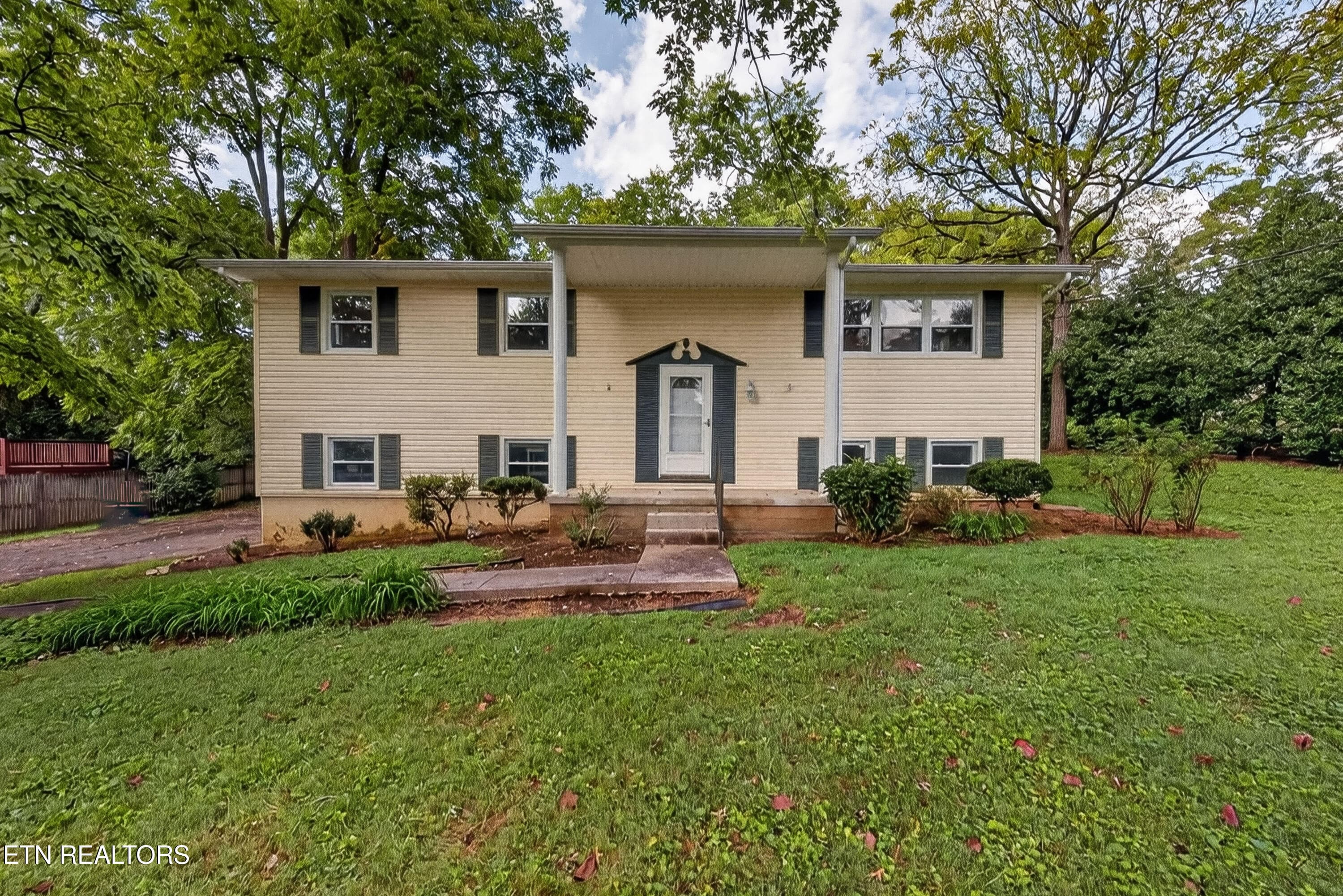 L40A9791 - 1213 April Drive, Knoxville, TN 37919, Knoxville