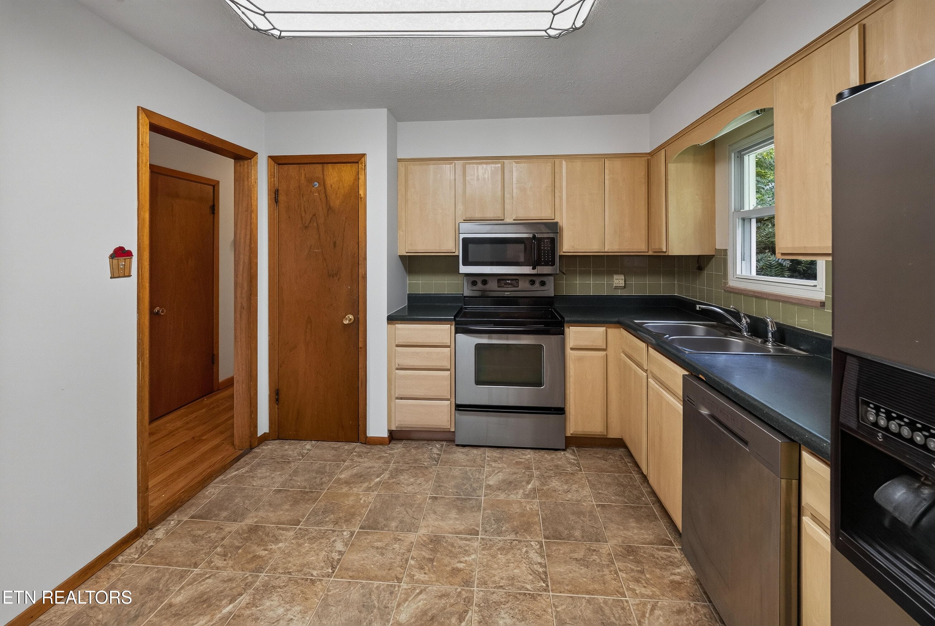 L40A9813 - 1213 April Drive, Knoxville, TN 37919, Knoxville