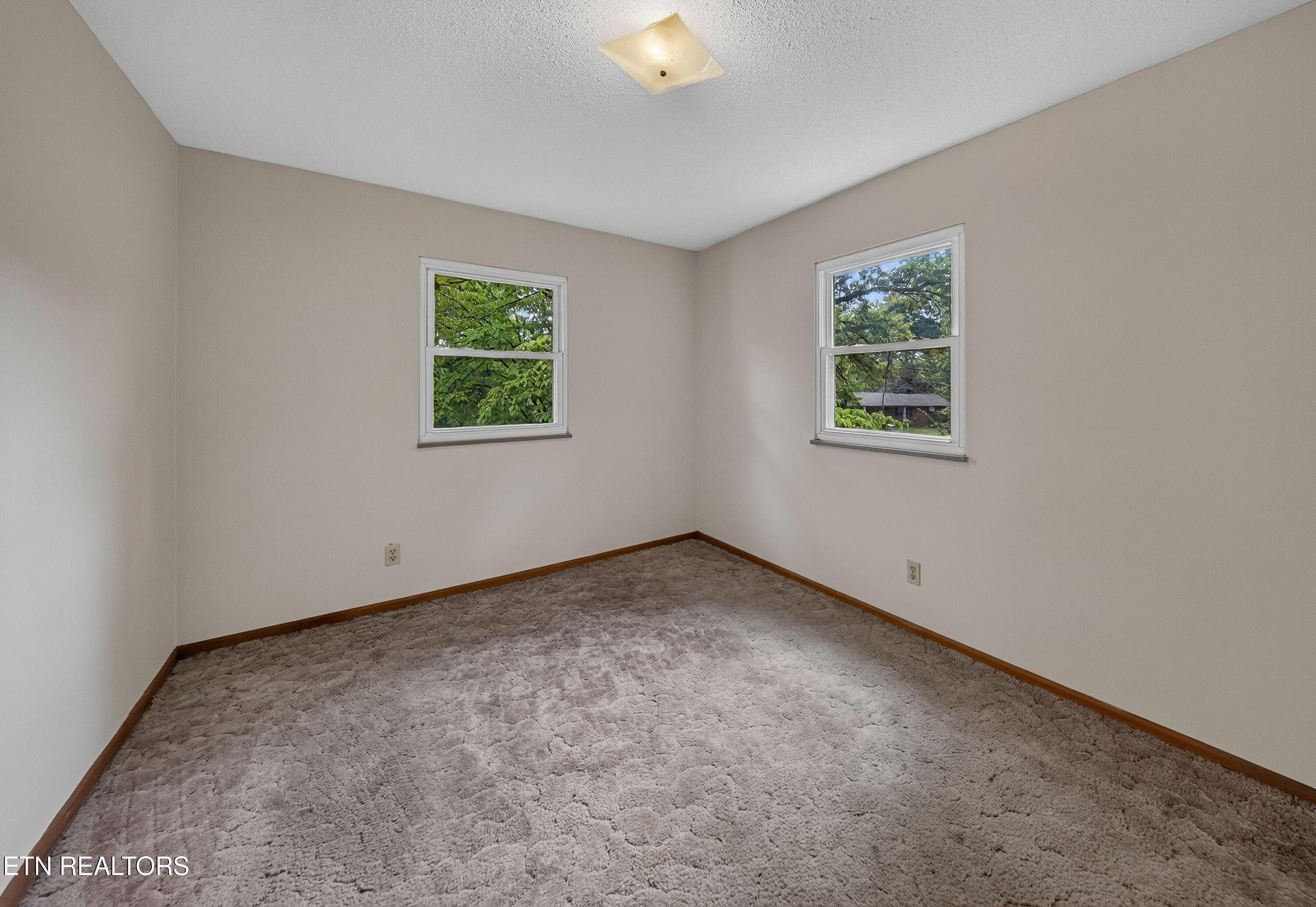 L40A9840 - 1213 April Drive, Knoxville, TN 37919, Knoxville