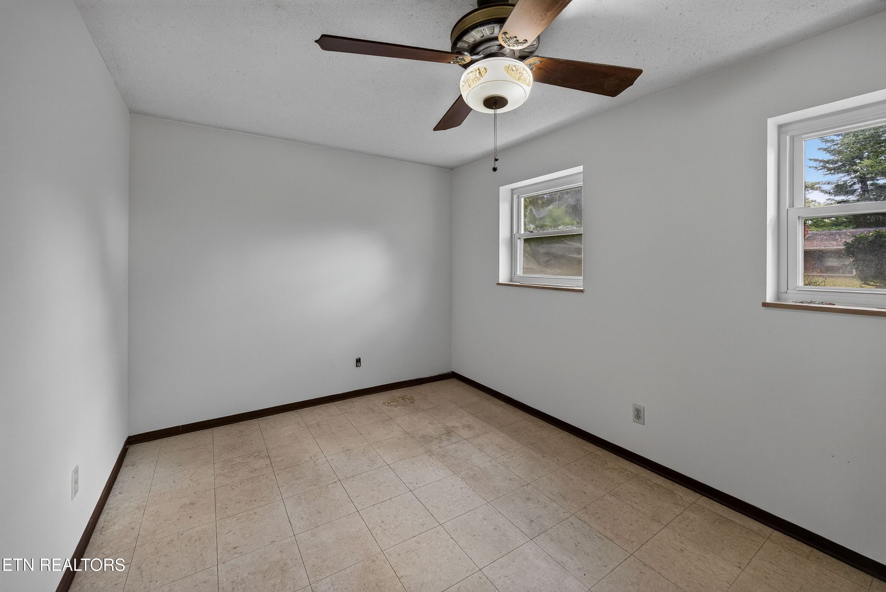 L40A9860 - 1213 April Drive, Knoxville, TN 37919, Knoxville