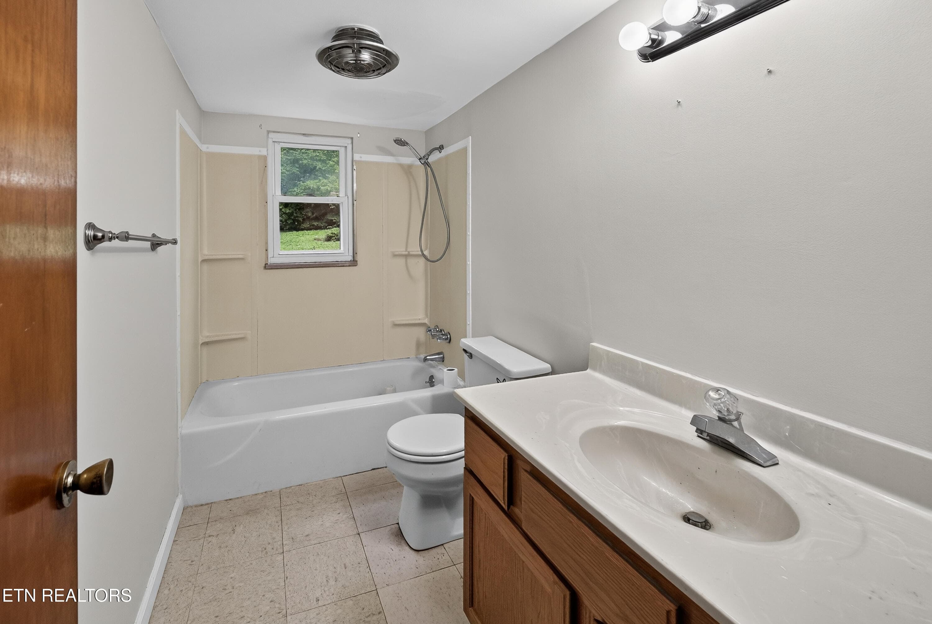 L40A9872 - 1213 April Drive, Knoxville, TN 37919, Knoxville
