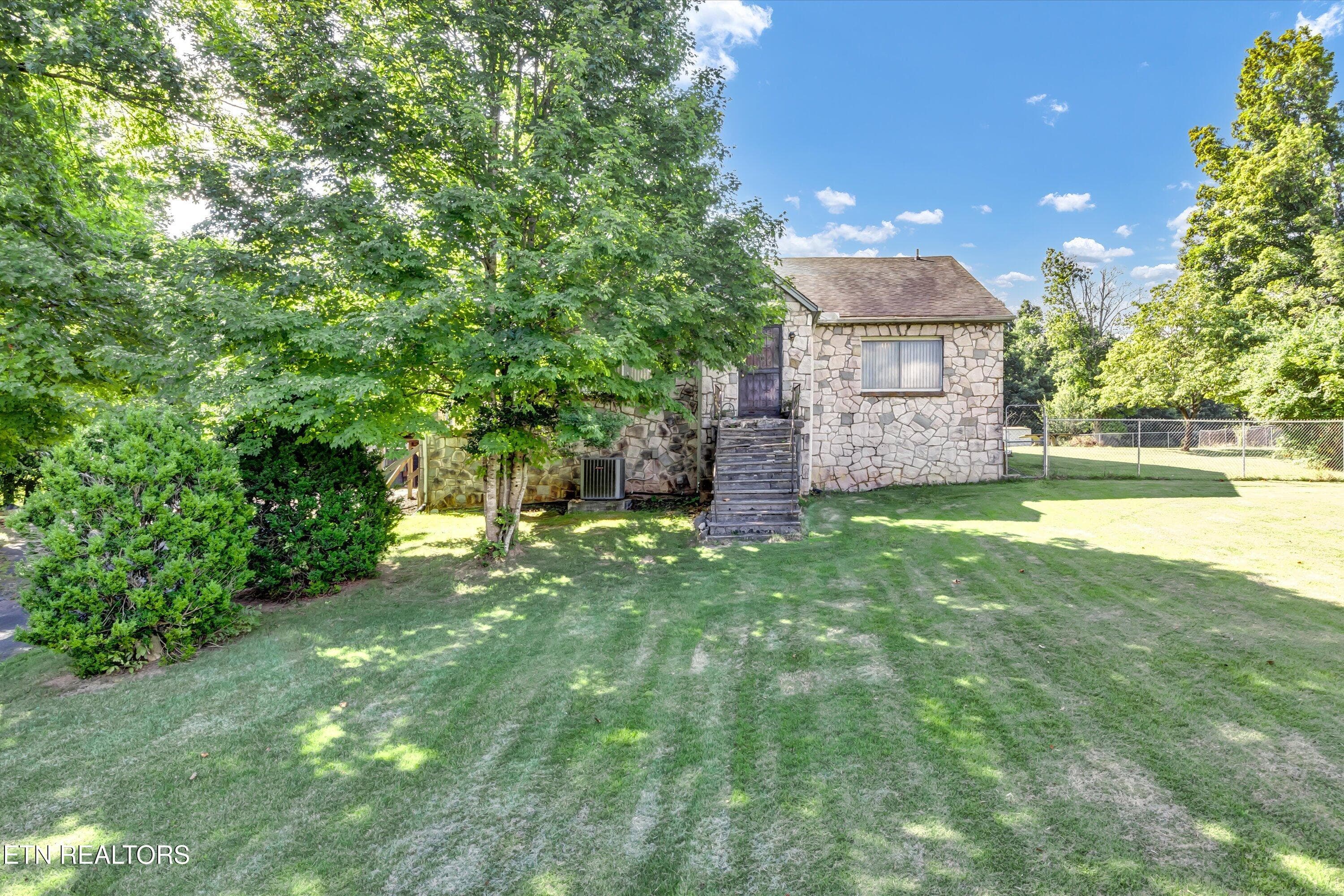 02-912 E Hendron Chapel Rd-2 - 912 E Hendron Chapel Rd, Knoxville, TN 37920, Knoxville