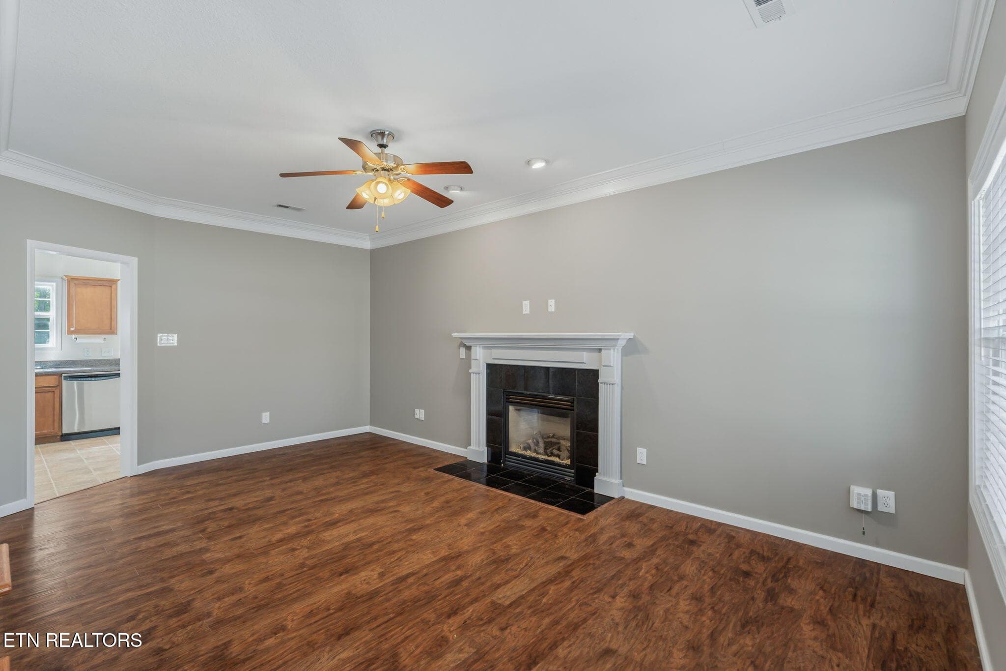 11-web-or-mls-5914 Gray Gables-8 - 5914 Gray Gables Drive, Knoxville, TN 37931