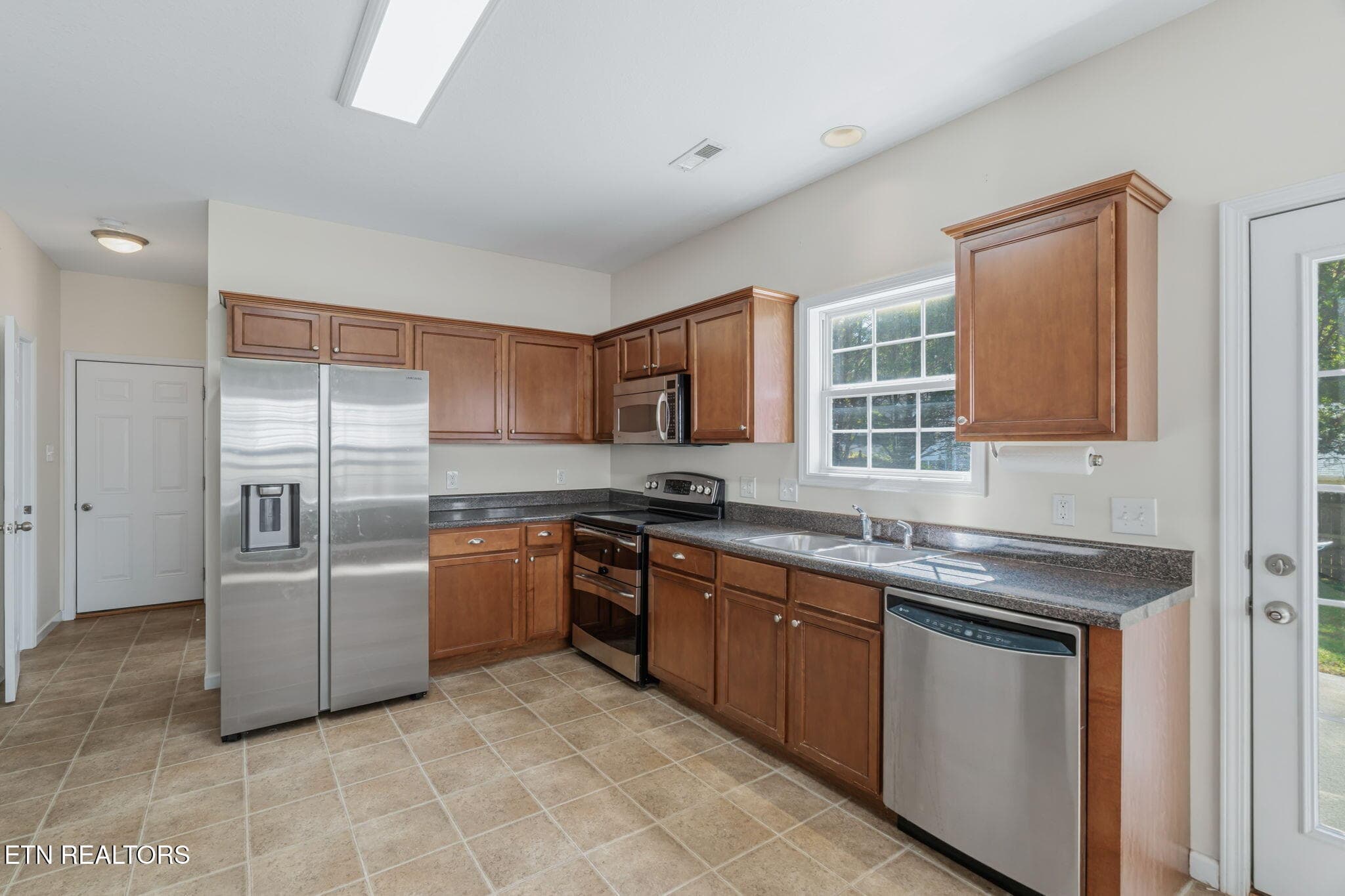15-web-or-mls-5914 Gray Gables-13 - 5914 Gray Gables Drive, Knoxville, TN 37931