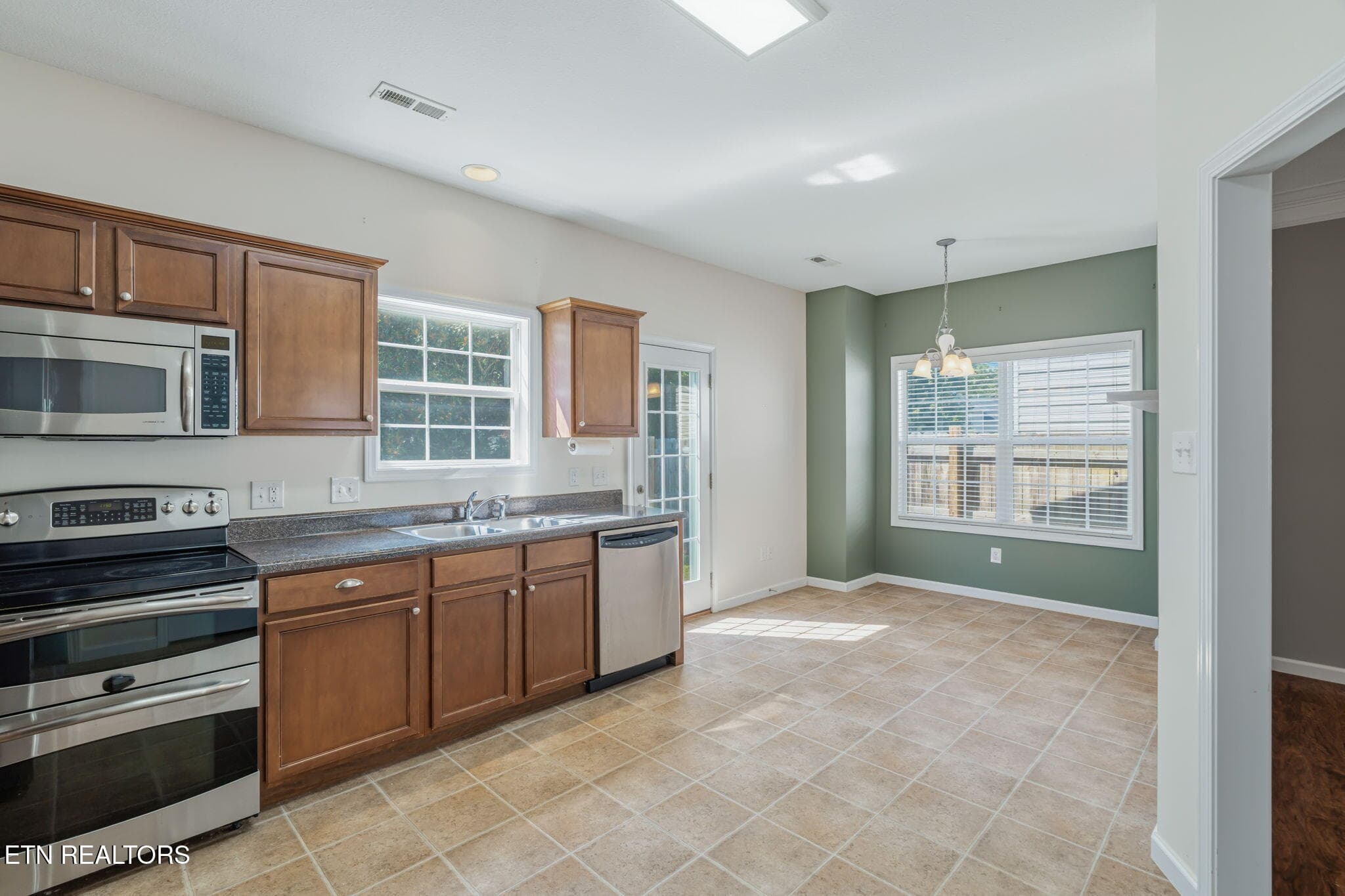 17-web-or-mls-5914 Gray Gables-15 - 5914 Gray Gables Drive, Knoxville, TN 37931