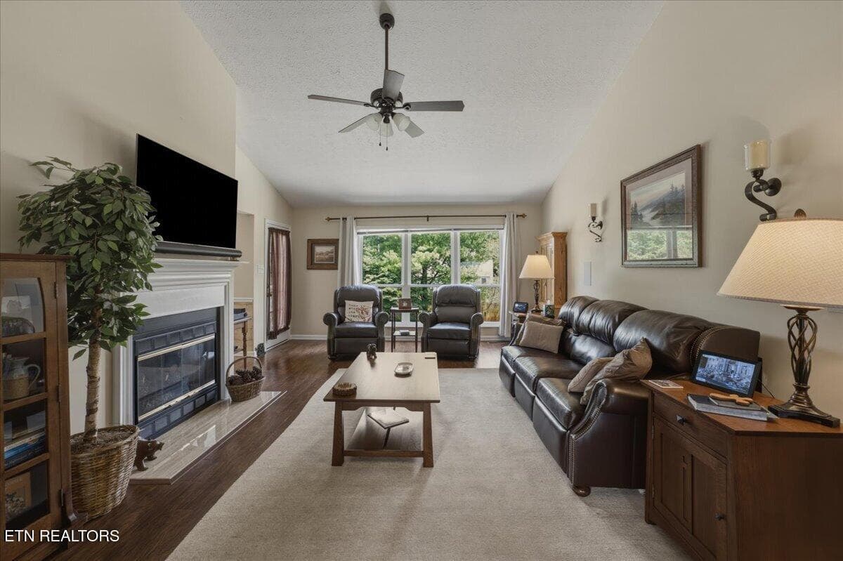 Vaulted Great Room - 2365 Conners Creek, Knoxville, TN 37932, Knoxville