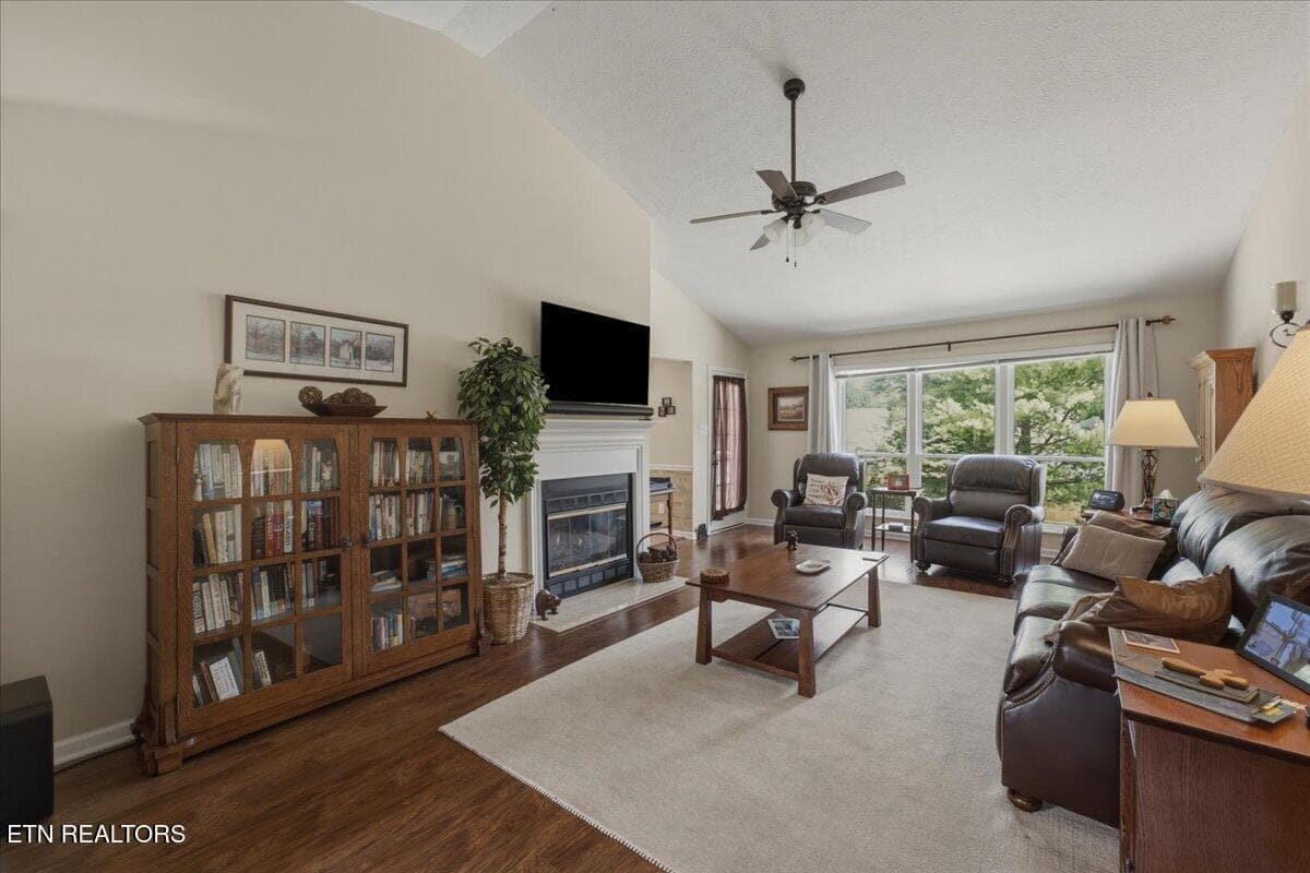 Vaulted Great Room - 2365 Conners Creek, Knoxville, TN 37932, Knoxville