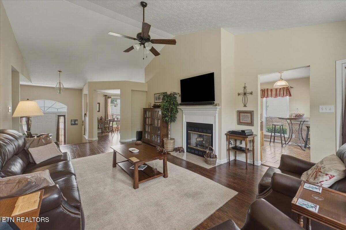 Vaulted Great Room - 2365 Conners Creek, Knoxville, TN 37932, Knoxville