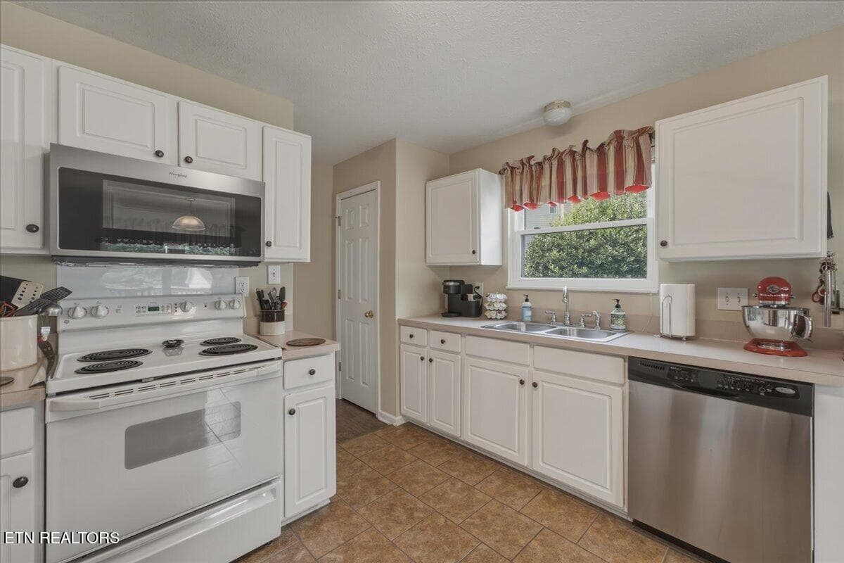Kitchen - 2365 Conners Creek, Knoxville, TN 37932, Knoxville