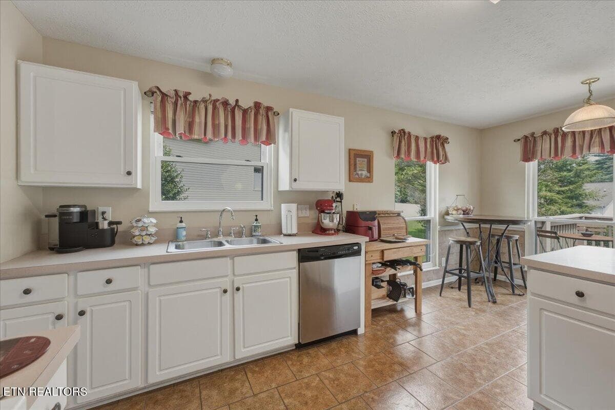 Kitchen - 2365 Conners Creek, Knoxville, TN 37932, Knoxville