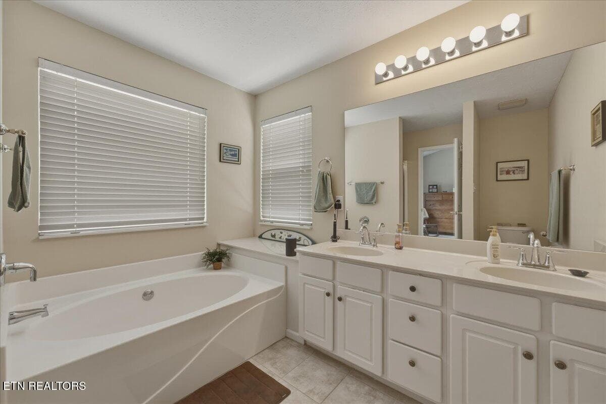 Primary Bath - 2365 Conners Creek, Knoxville, TN 37932, Knoxville