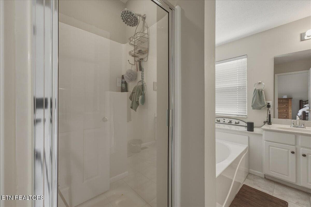 Primary Bath - 2365 Conners Creek, Knoxville, TN 37932, Knoxville