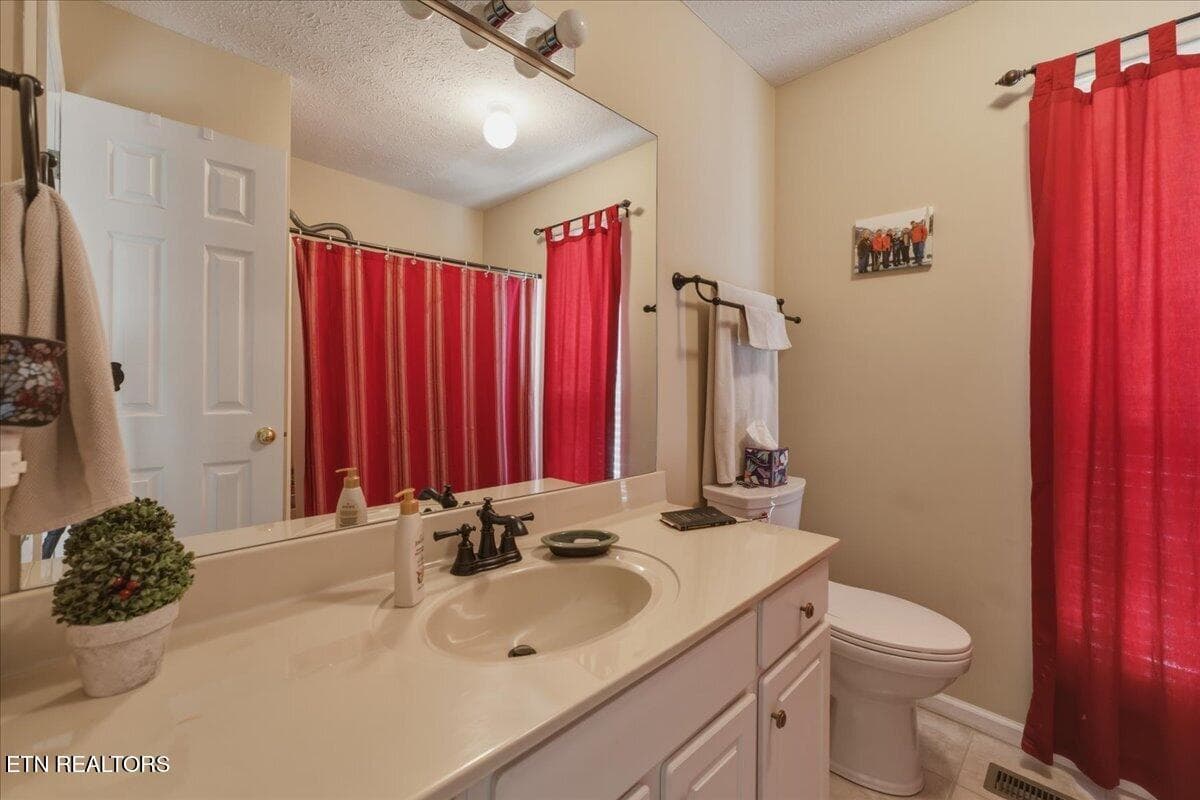 Guest Bath - 2365 Conners Creek, Knoxville, TN 37932, Knoxville