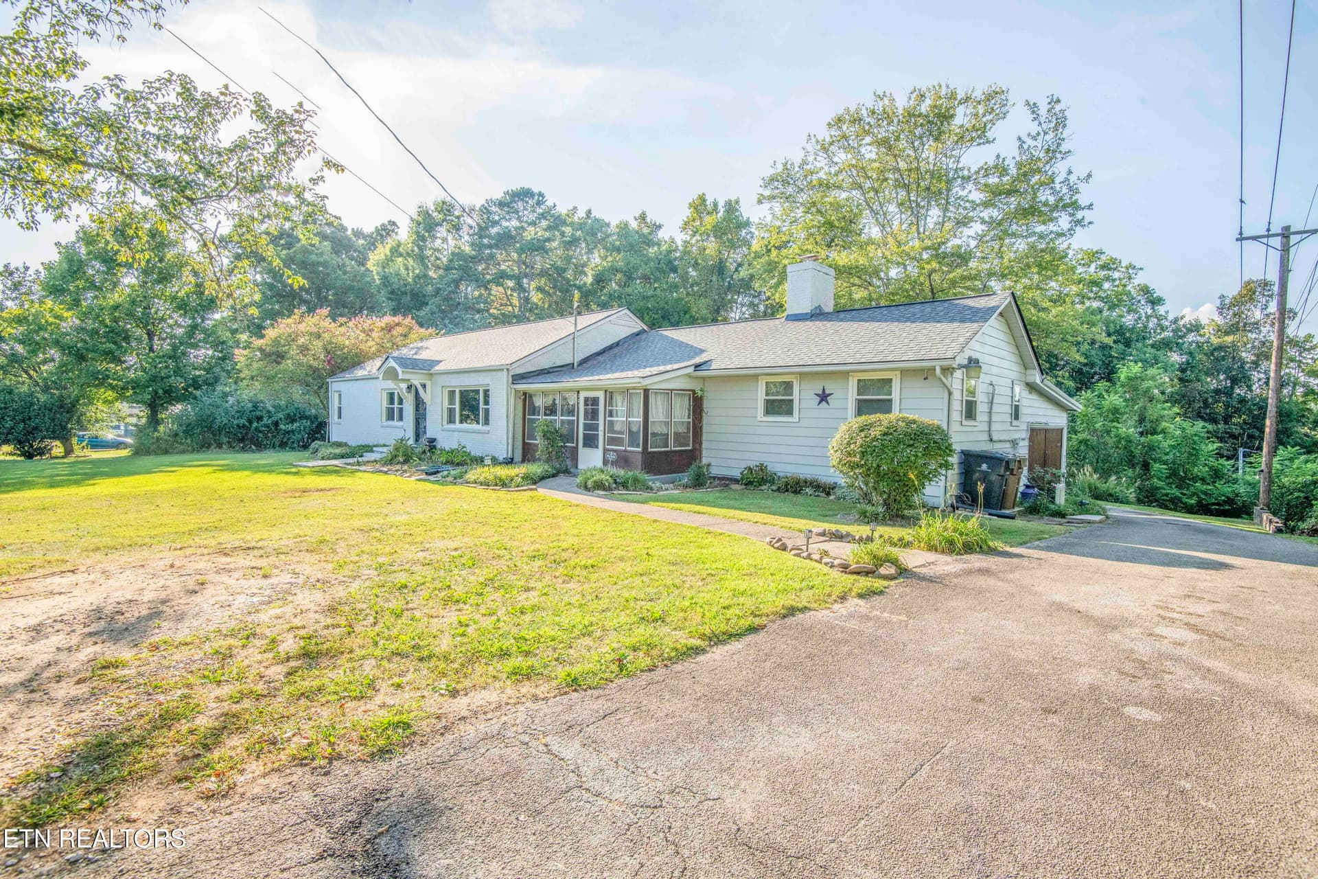 exterior 1_1 - 201 W Ford Valley Rd, Knoxville, TN 37920