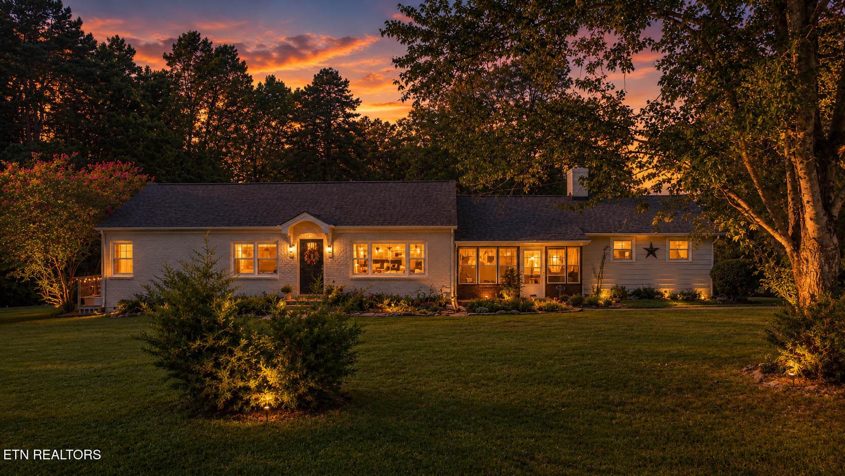 twiligfht - 201 W Ford Valley Rd, Knoxville, TN 37920