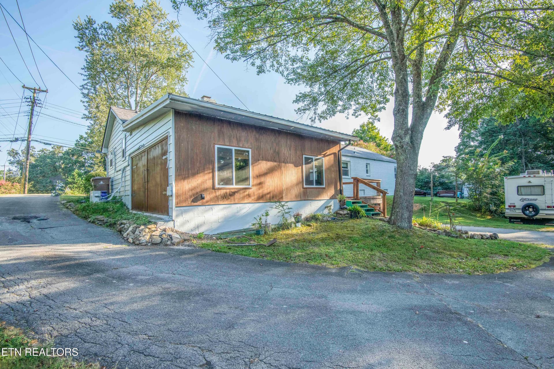 yard_1 - 201 W Ford Valley Rd, Knoxville, TN 37920