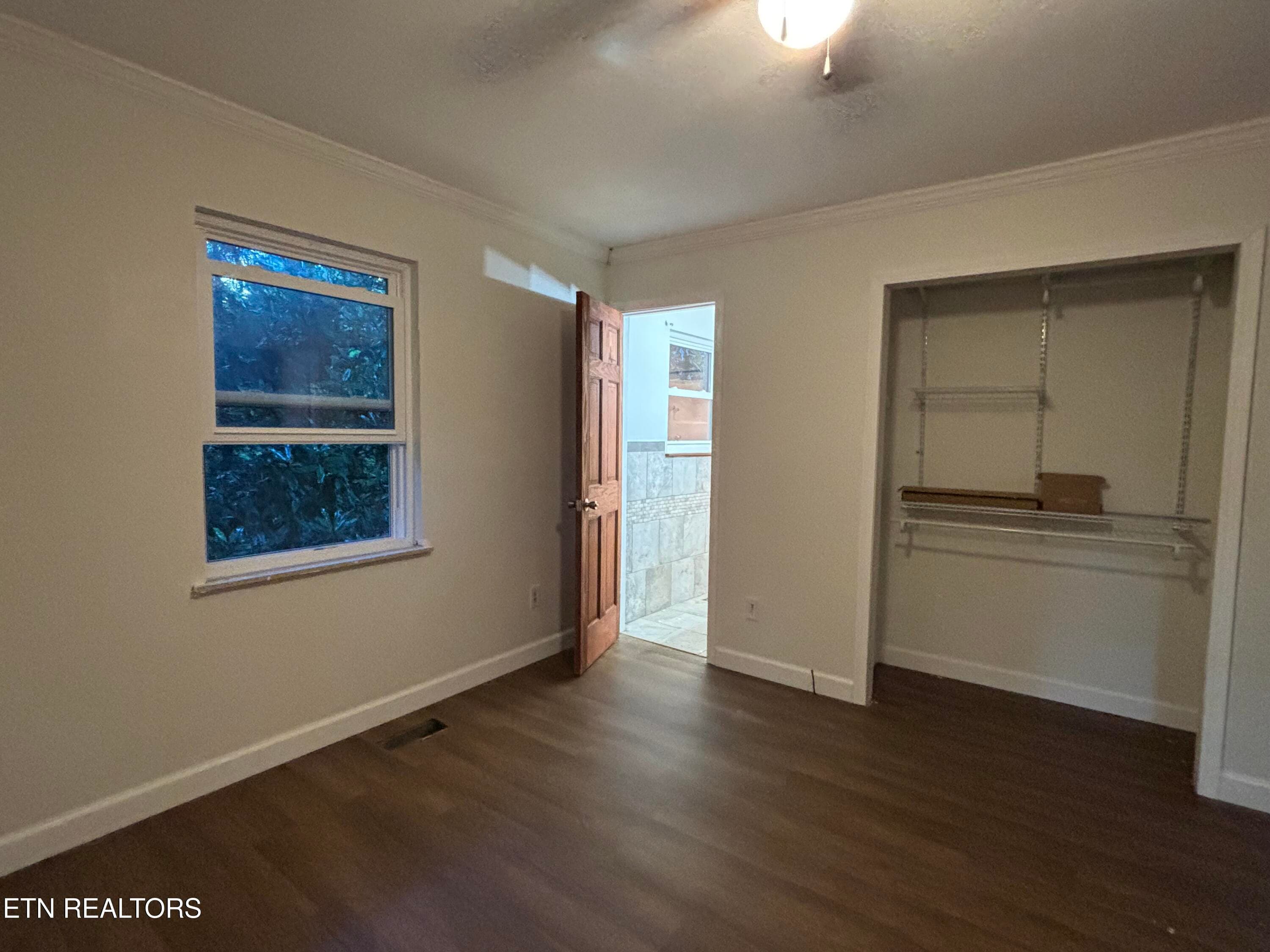 Poplar master bath - 720 Poplar Lane, Winfield, TN 37892