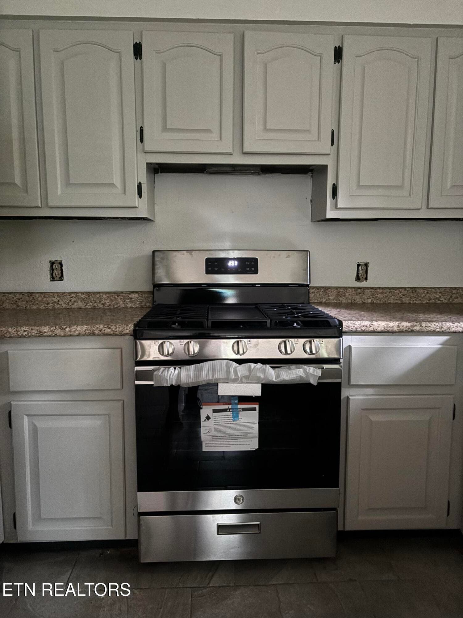 Poplar kitchen 2 - 720 Poplar Lane, Winfield, TN 37892