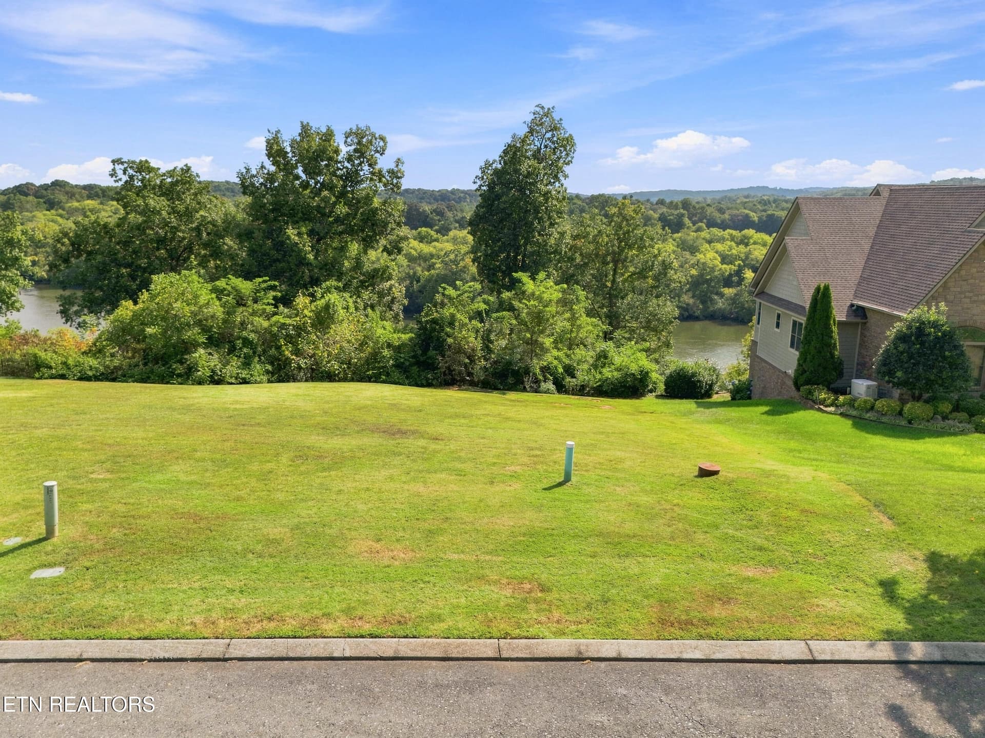 231 Waters Edge Way, Lenoir City, TN 37771