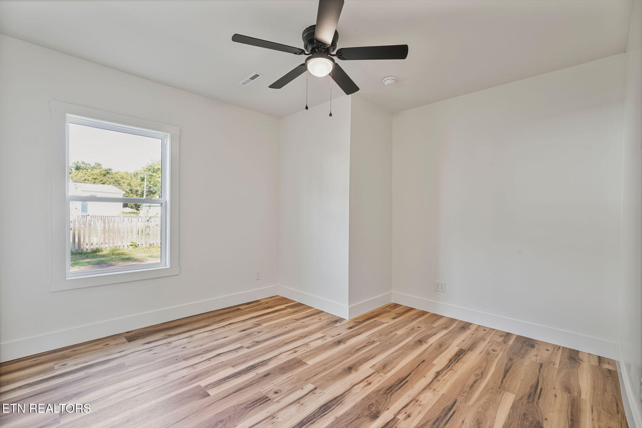 13-web-or-mls-DSC03315 - 1716 Minnis Ave, Knoxville, TN 37920, Knoxville