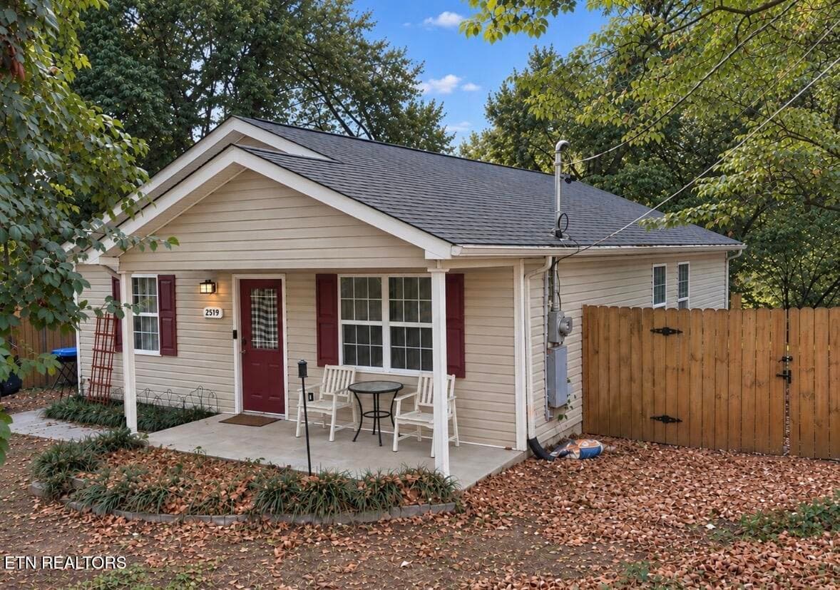 New Roof! - 2519 SE Seaton Ave, Knoxville, TN 37920, Knoxville
