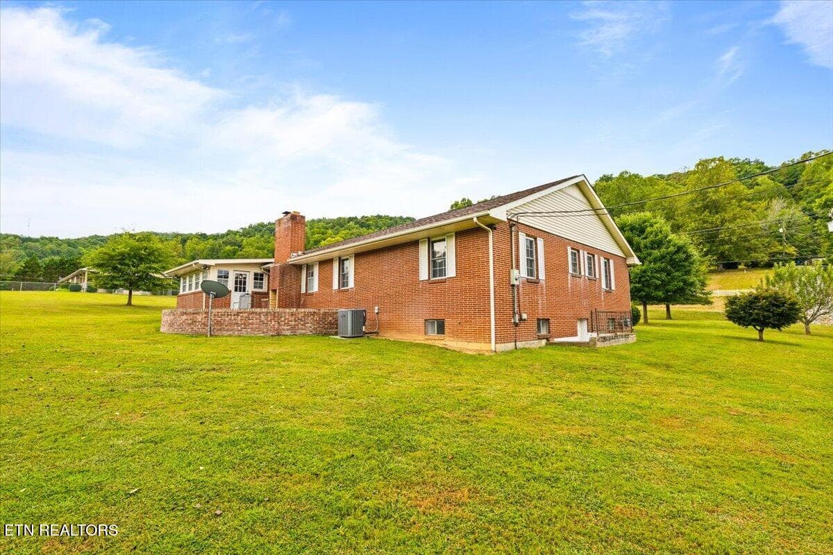 10-531 S Florence Ave - 531 S Florence Ave, Jellico, TN 37762, Jellico