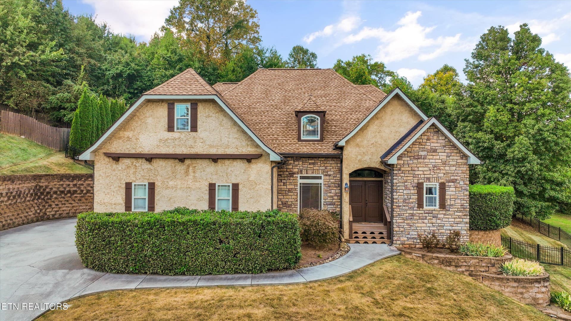8121 Laurel Falls Lane, Knoxville, TN 37931