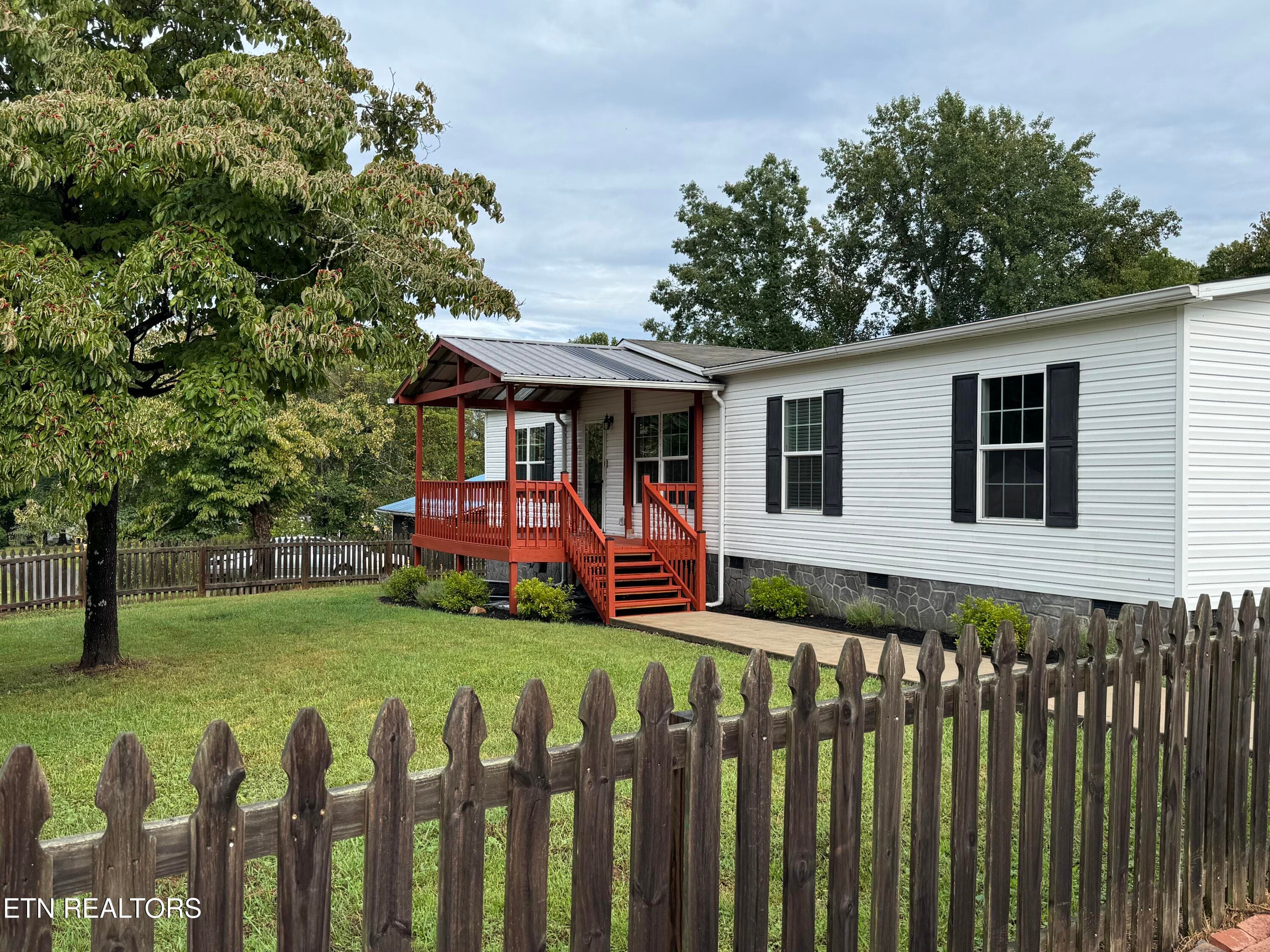304 Peach Tree Circle, Wartburg, TN 37887