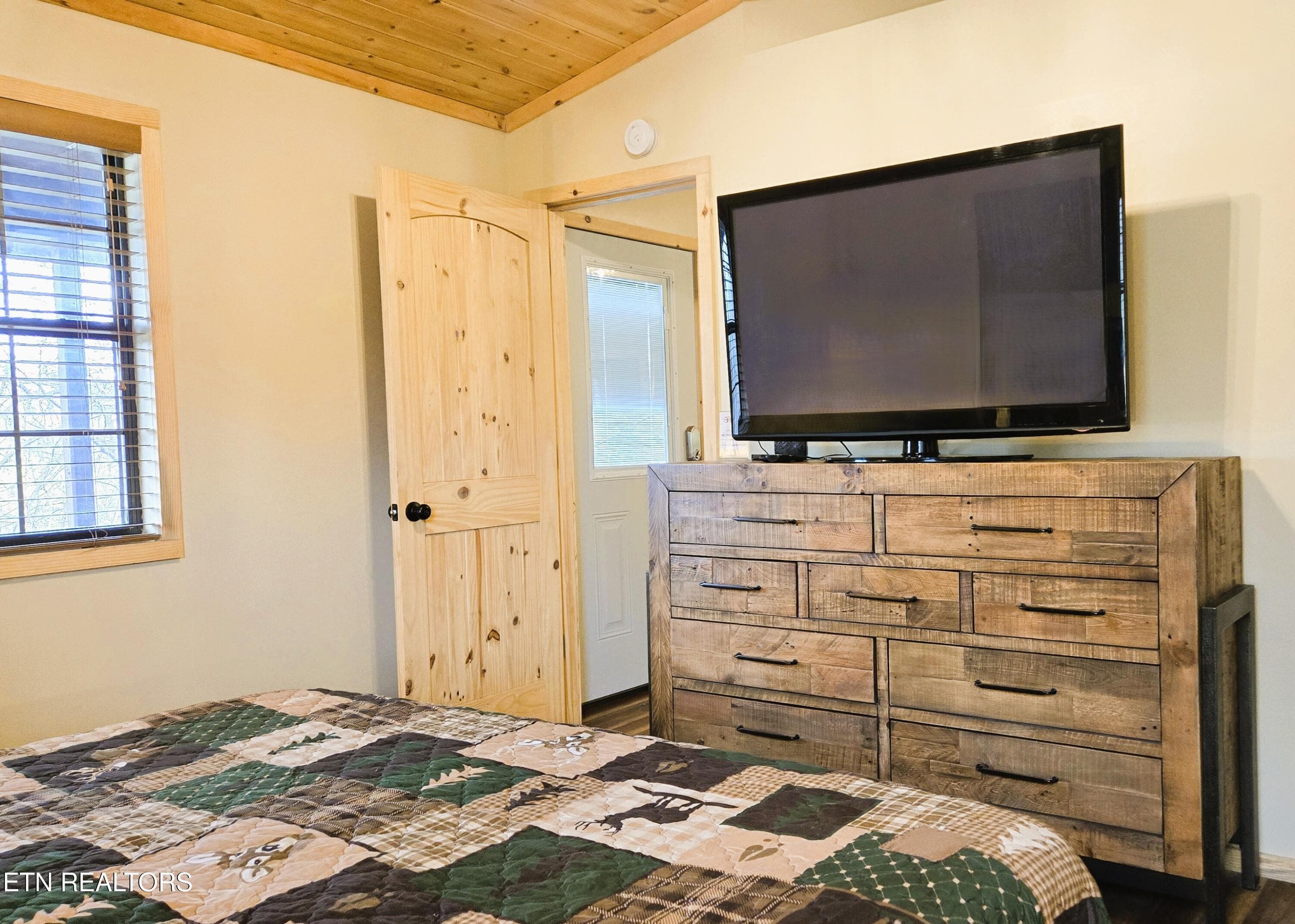 905 Sunrise Blvd Bed 2cc 3 2026 - Copy - 905 Sunrise Blvd, Sevierville, TN 37862