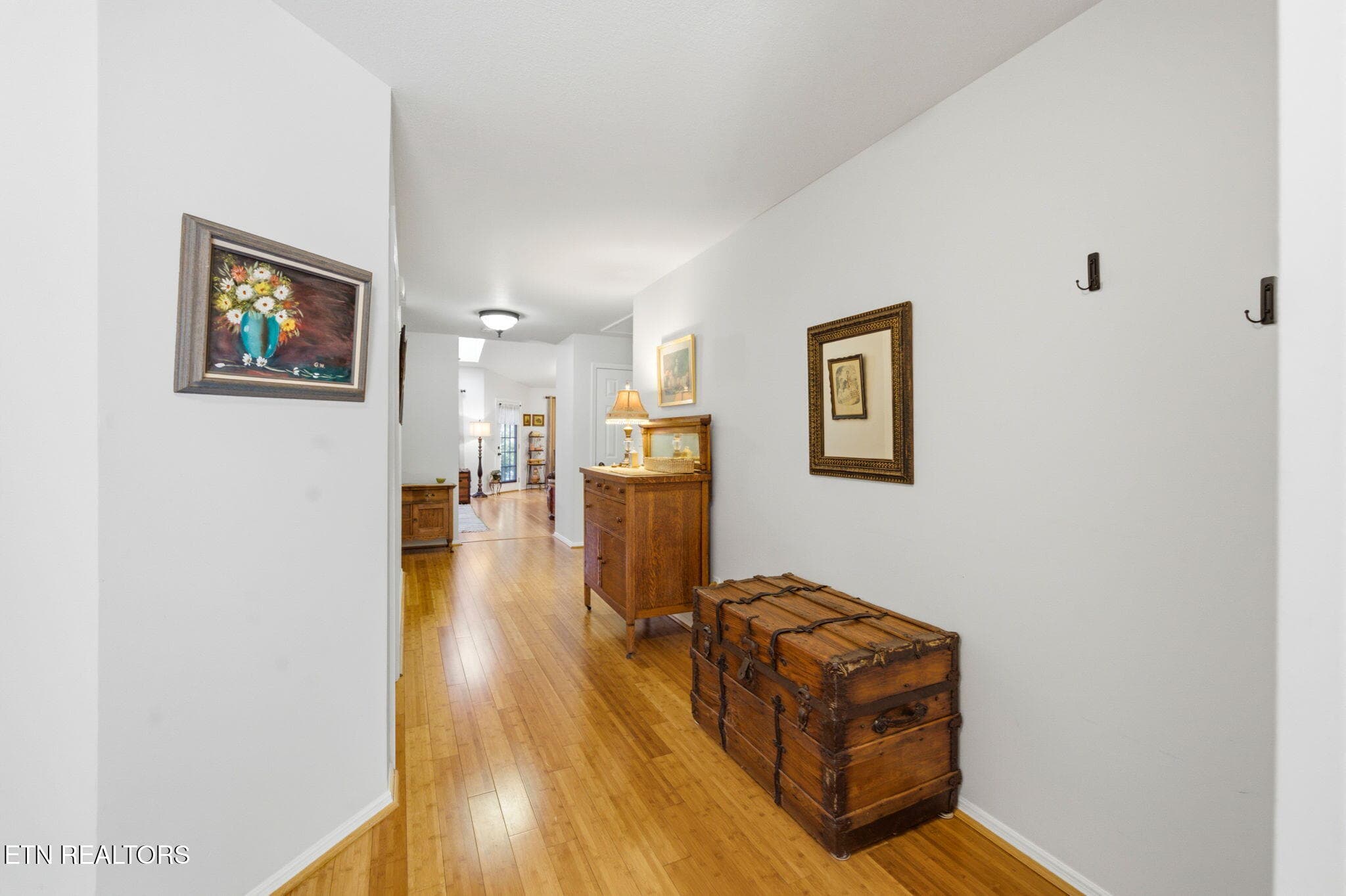 Spacious hallway - 10017 Gate Post Way, Knoxville, TN 37931, Knoxville