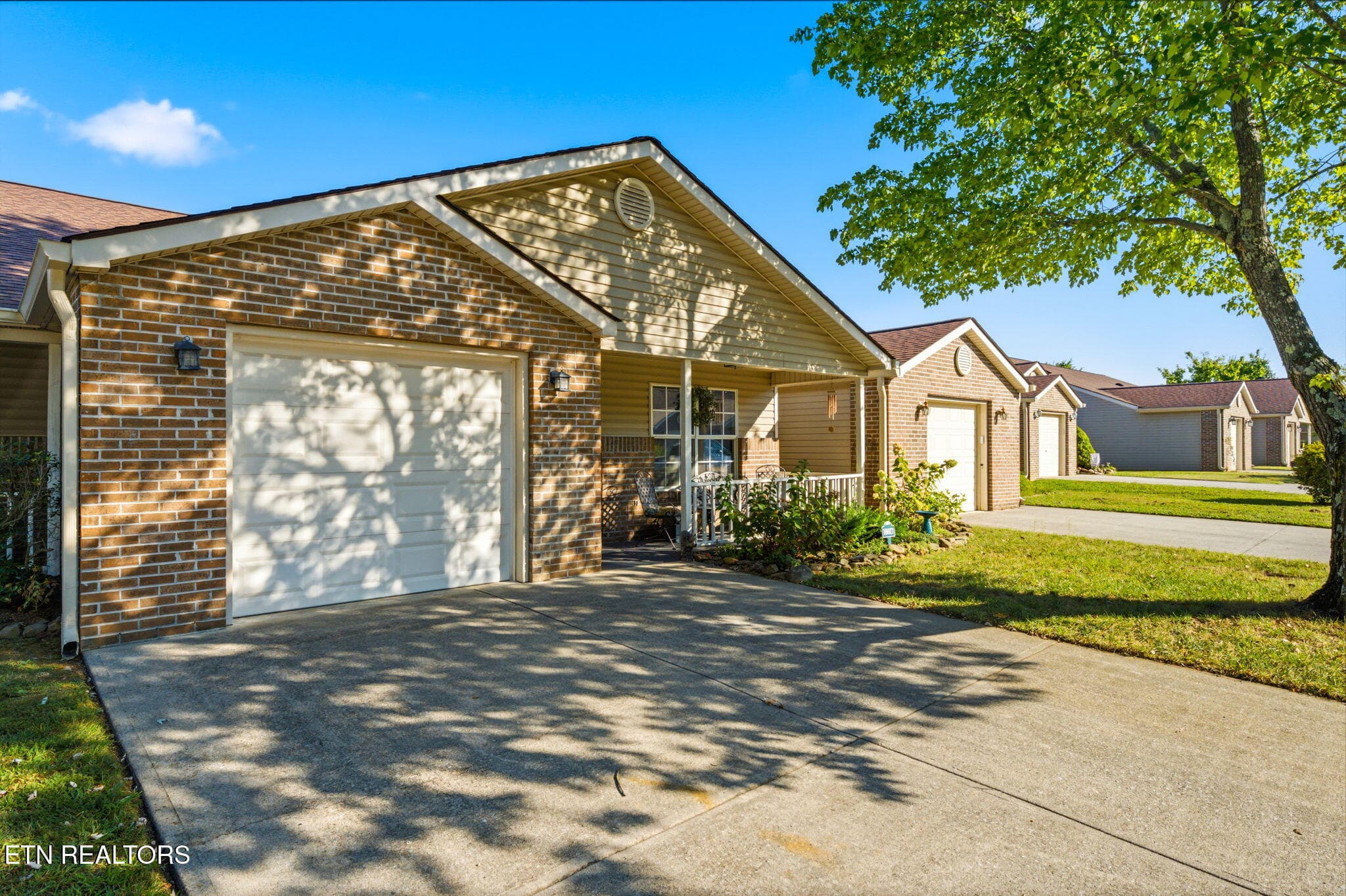 Flat driveway - 10017 Gate Post Way, Knoxville, TN 37931, Knoxville