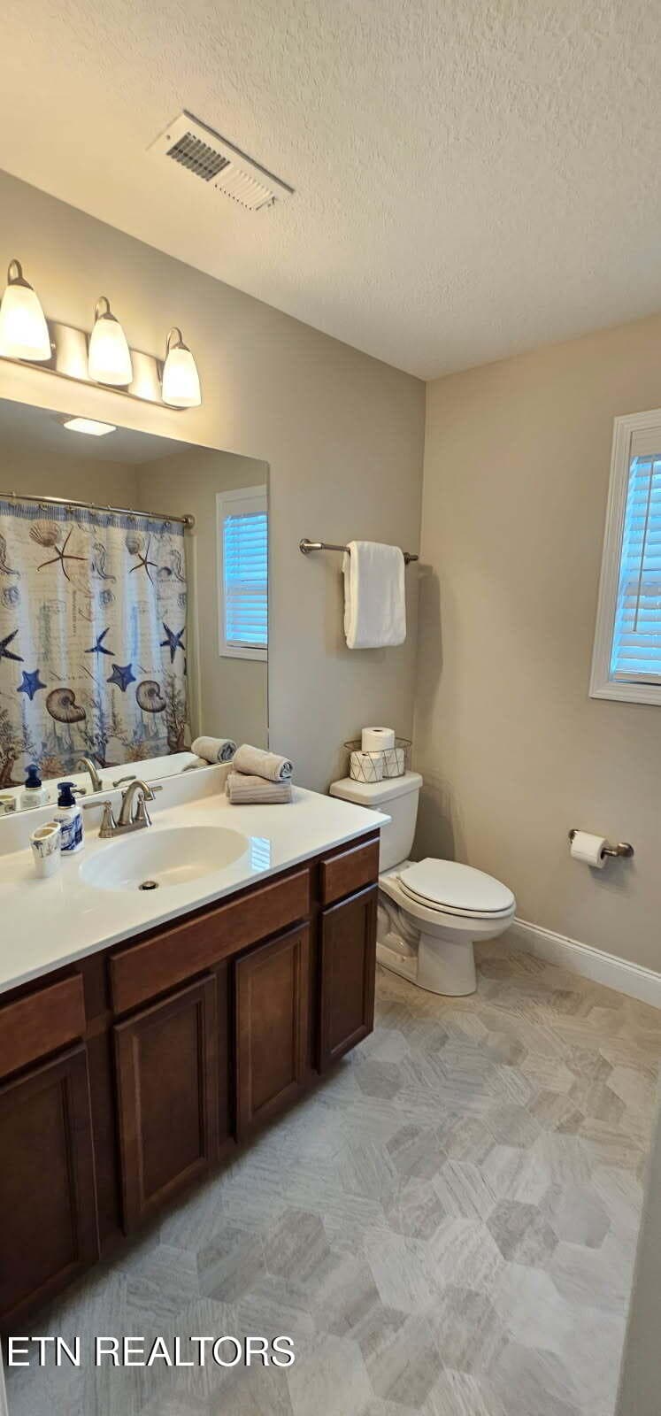 Upstairs full bath - 5947 Honeycrisp Rd, Knoxville, TN 37931, Knoxville