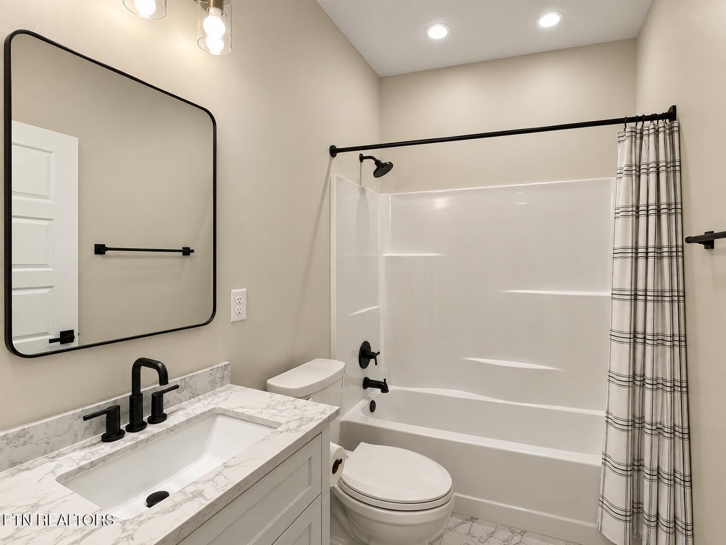 Downstairs bathroom - 1149 Summerfield Drive, Maryville, TN 37801, Maryville