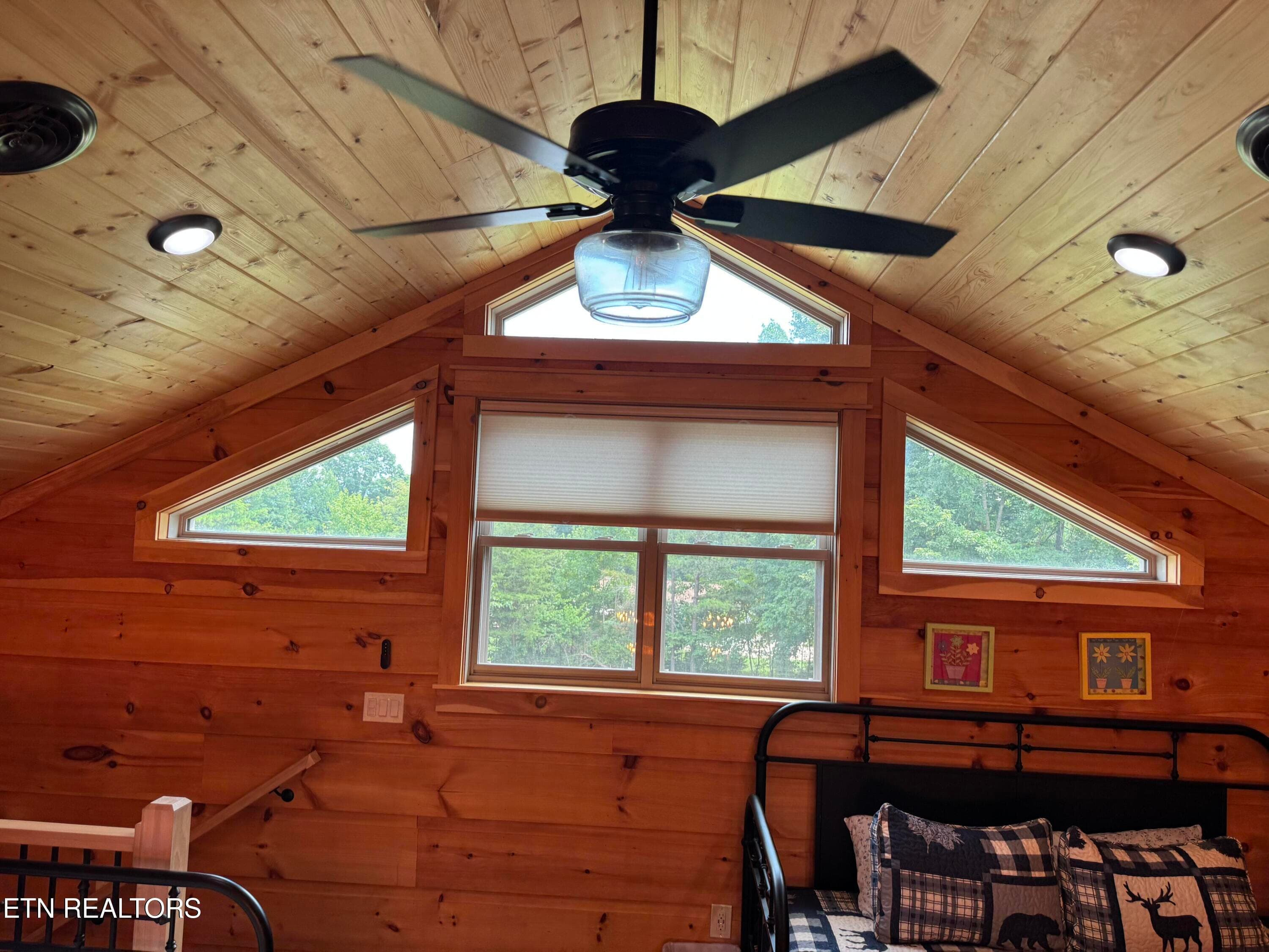 49_beyc6a1881817a1b4 - 910 English Mtn Rd, Cosby, TN 37722, Cosby