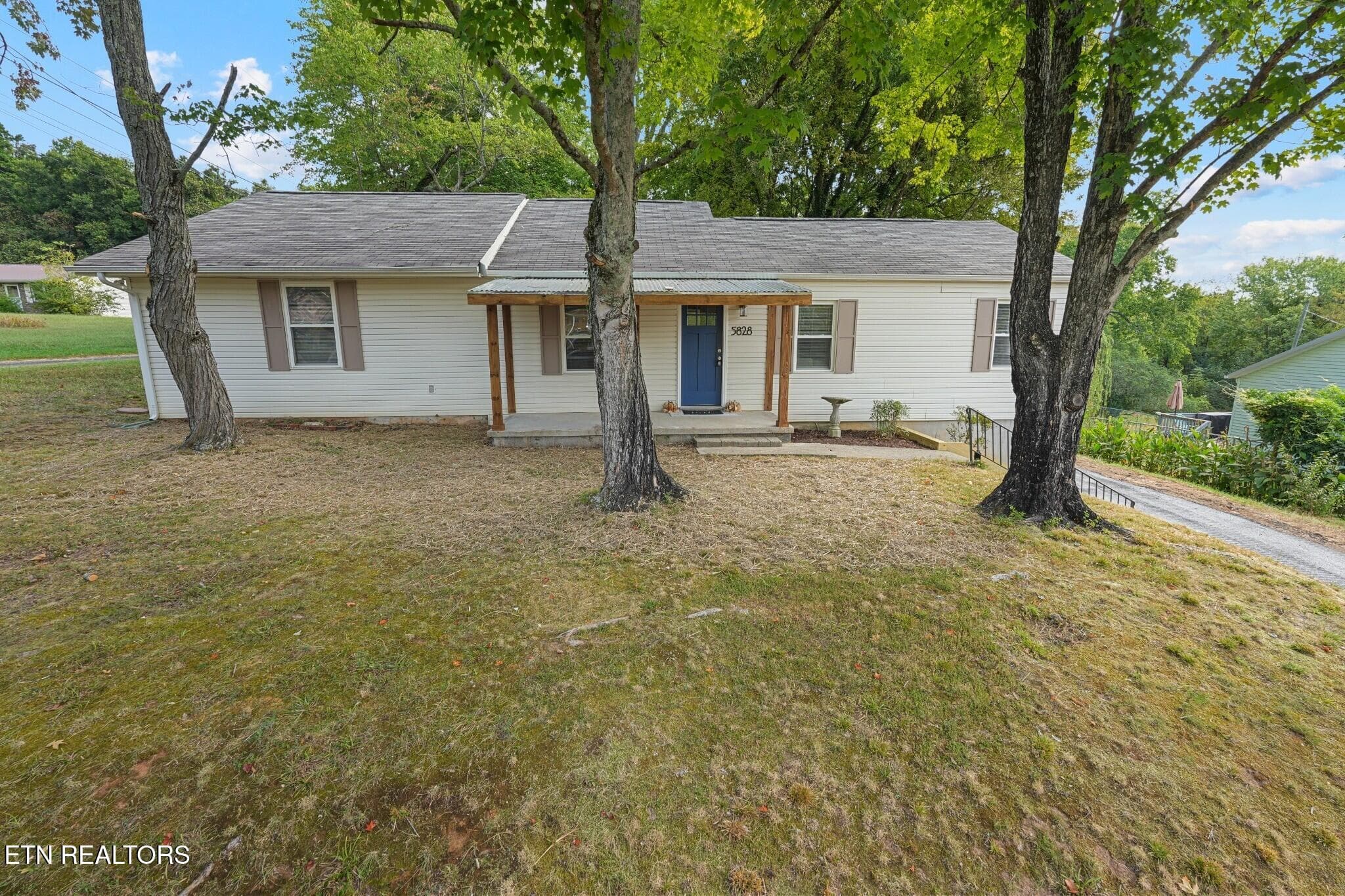 DSC02997(2) - 5828 NE Eldridge Rd, Knoxville, TN 37918, Knoxville
