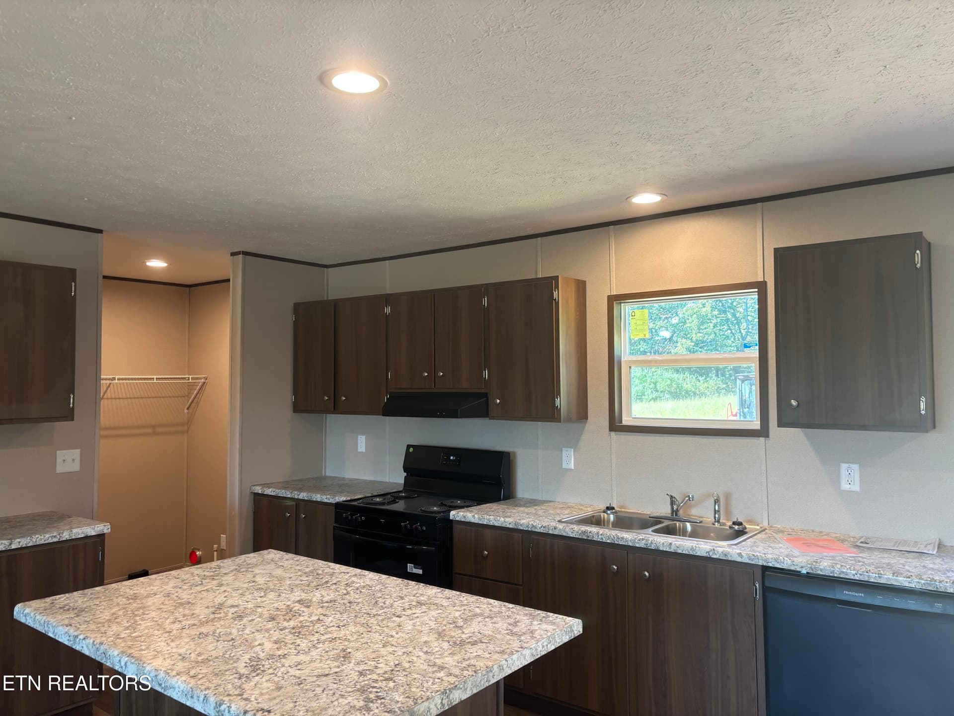 IMG_3151 - 1393 Daysville Rd, Rockwood, TN 37854