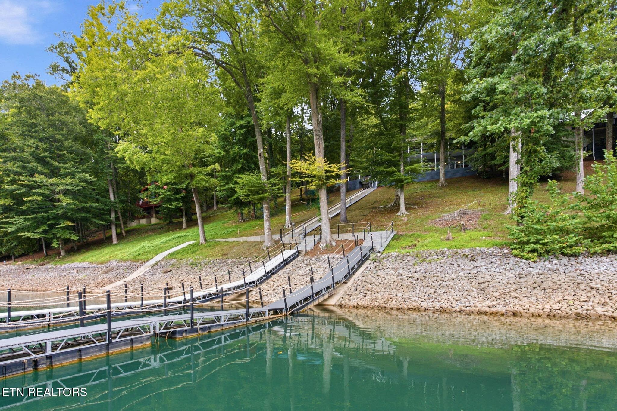 Minimal-Slope-Walk-Dock-Lake - 773 Yoakum Hollow Rd, Jacksboro, TN 37757, Jacksboro