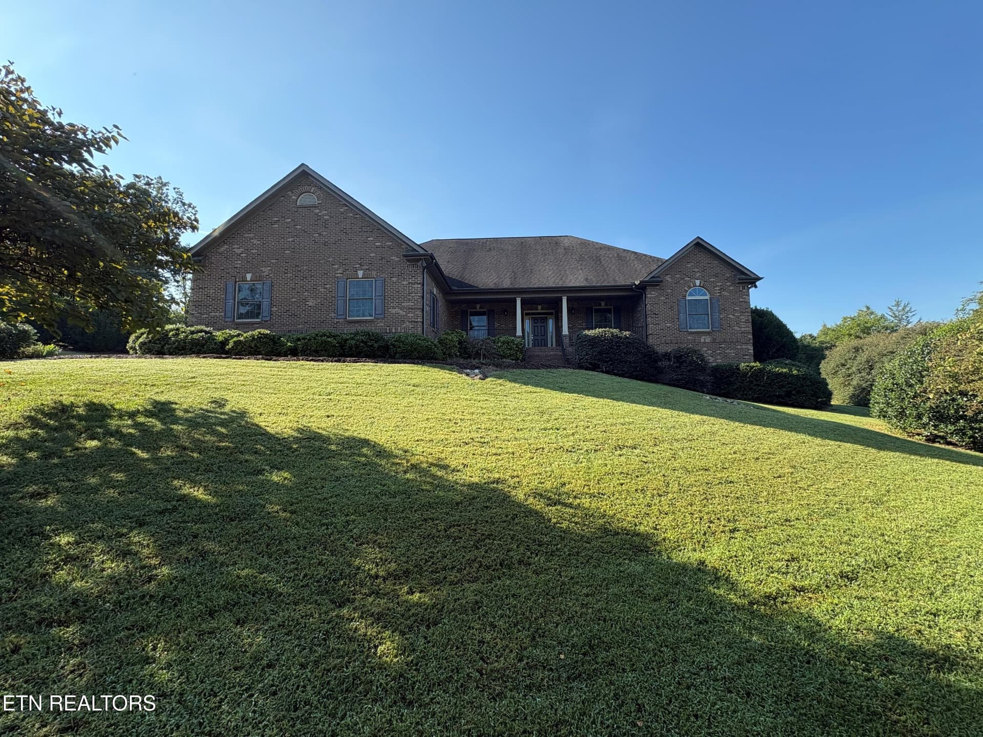 210 Red Grouse Drive, Lenoir City, TN 37772