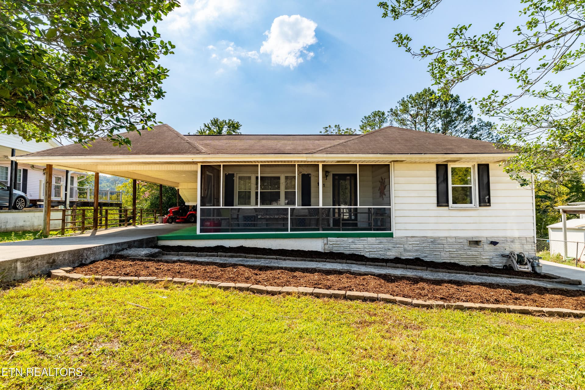 111 Sanford Lane, Oak Ridge, TN 37830