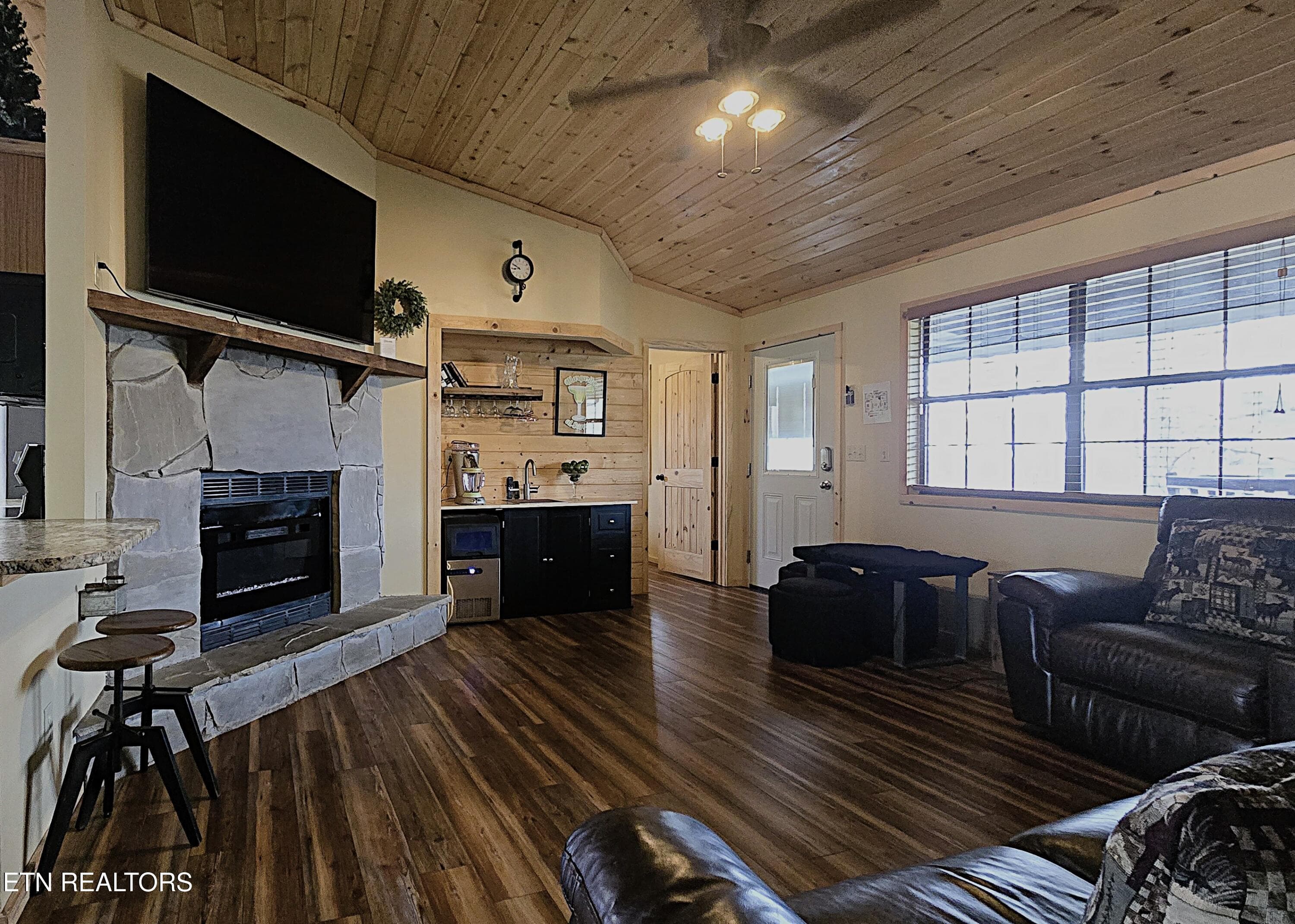 905 SRB 12LIV - 905 Sunrise Blvd, Sevierville, TN 37862