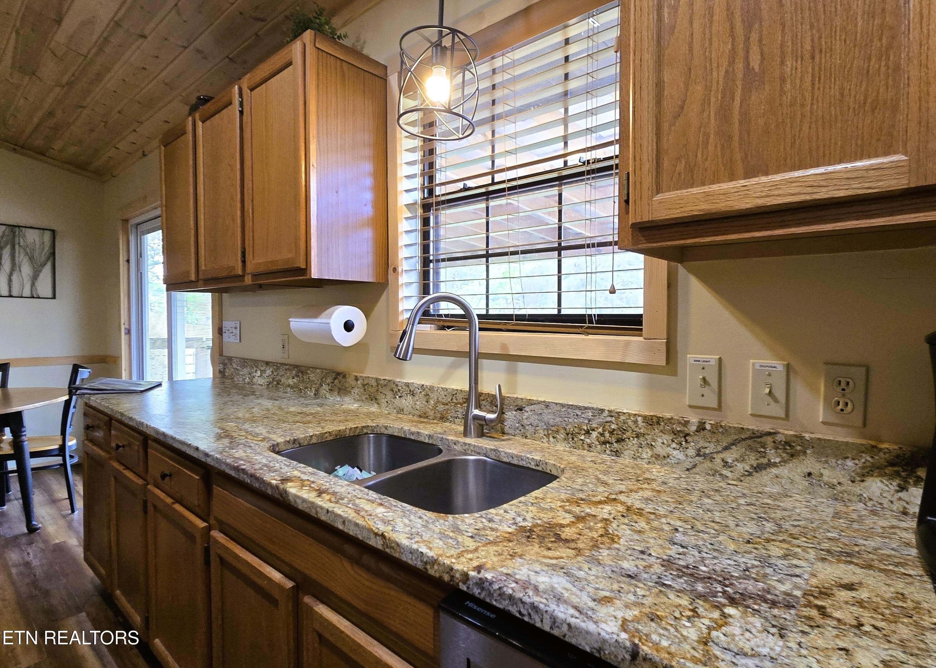 905 SRB 11 Kit - 905 Sunrise Blvd, Sevierville, TN 37862